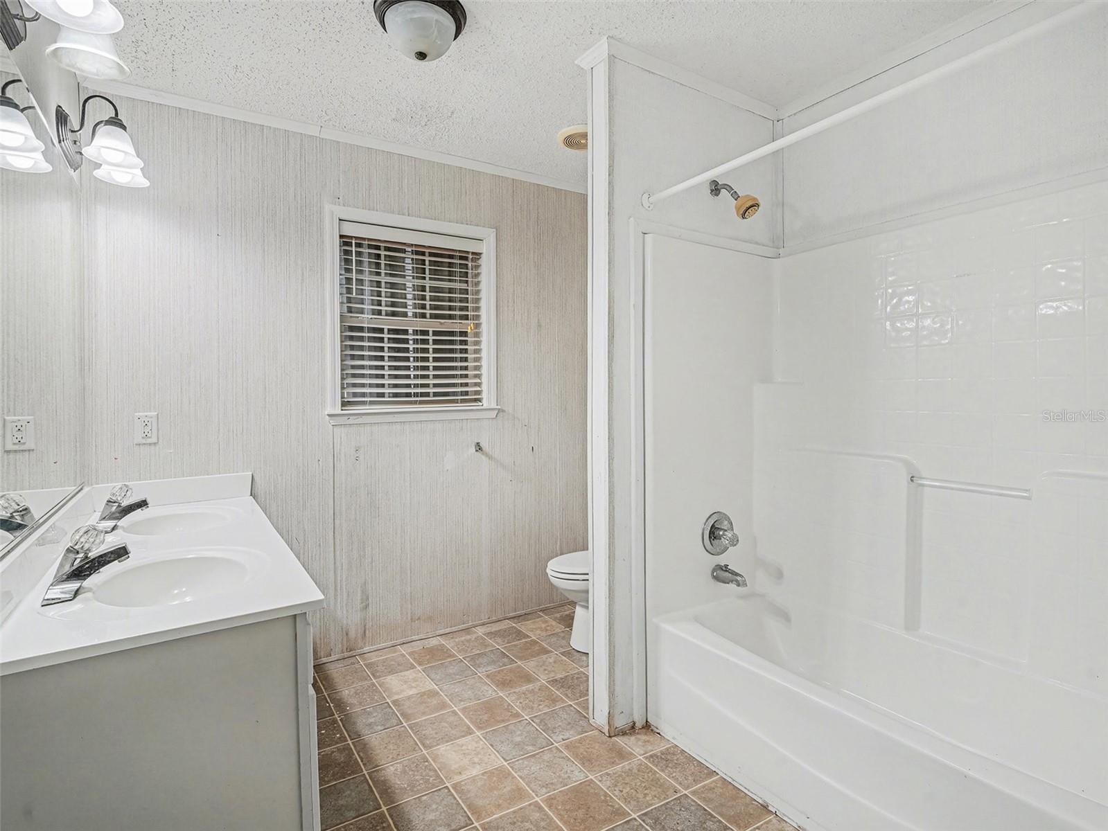 TB8463621 Property Photo