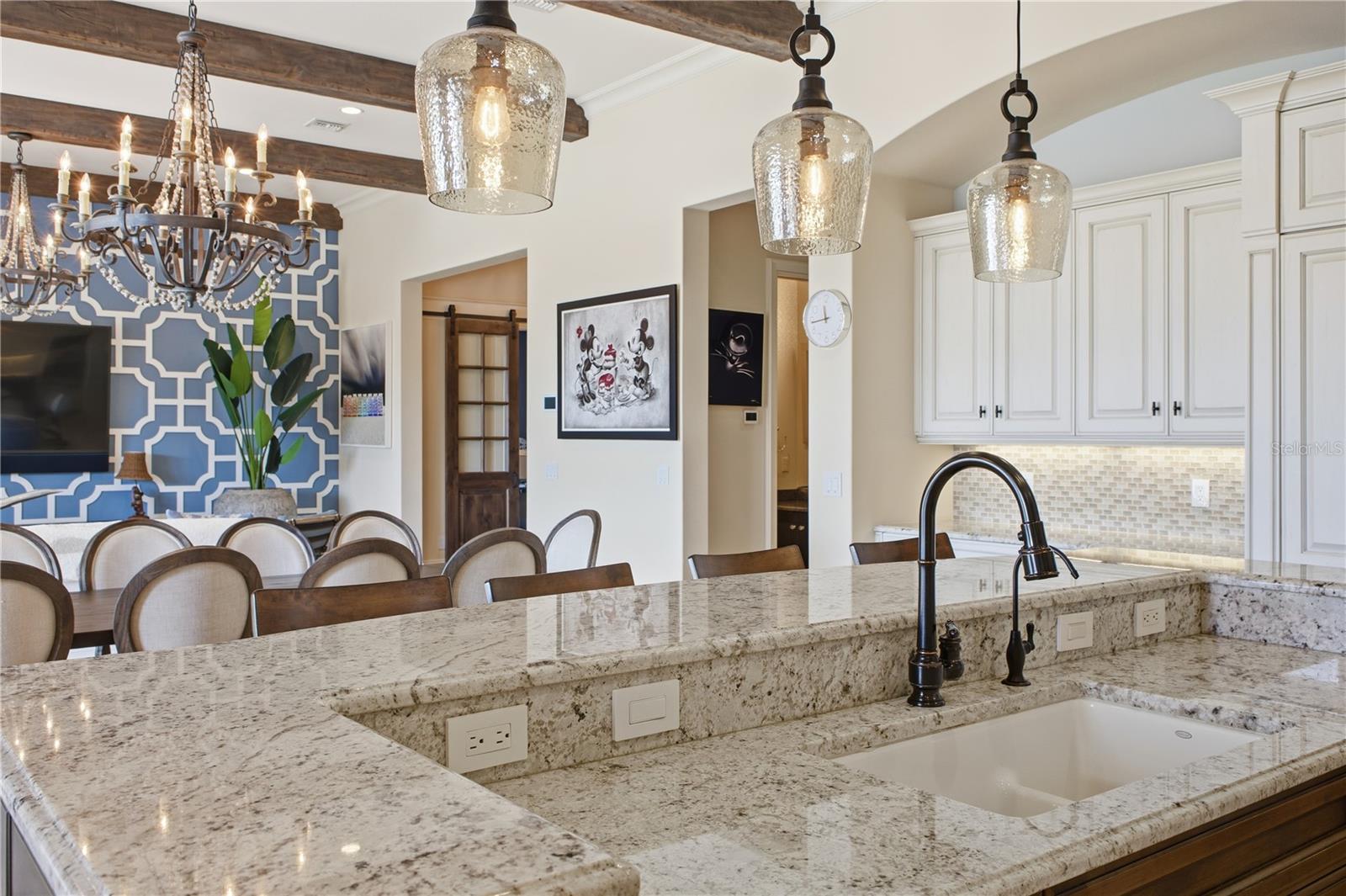 O6373084 Property Photo