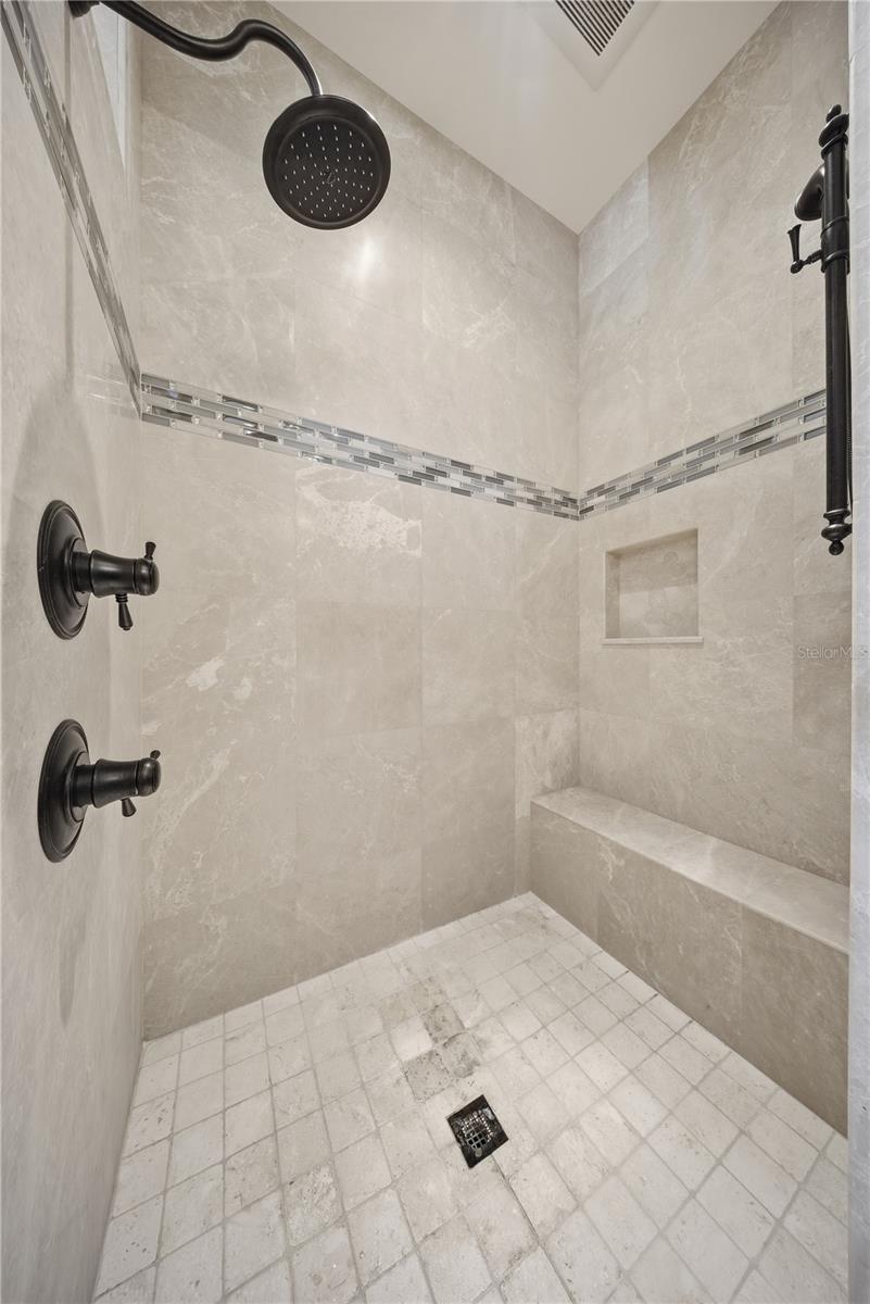 O6373084 Property Photo