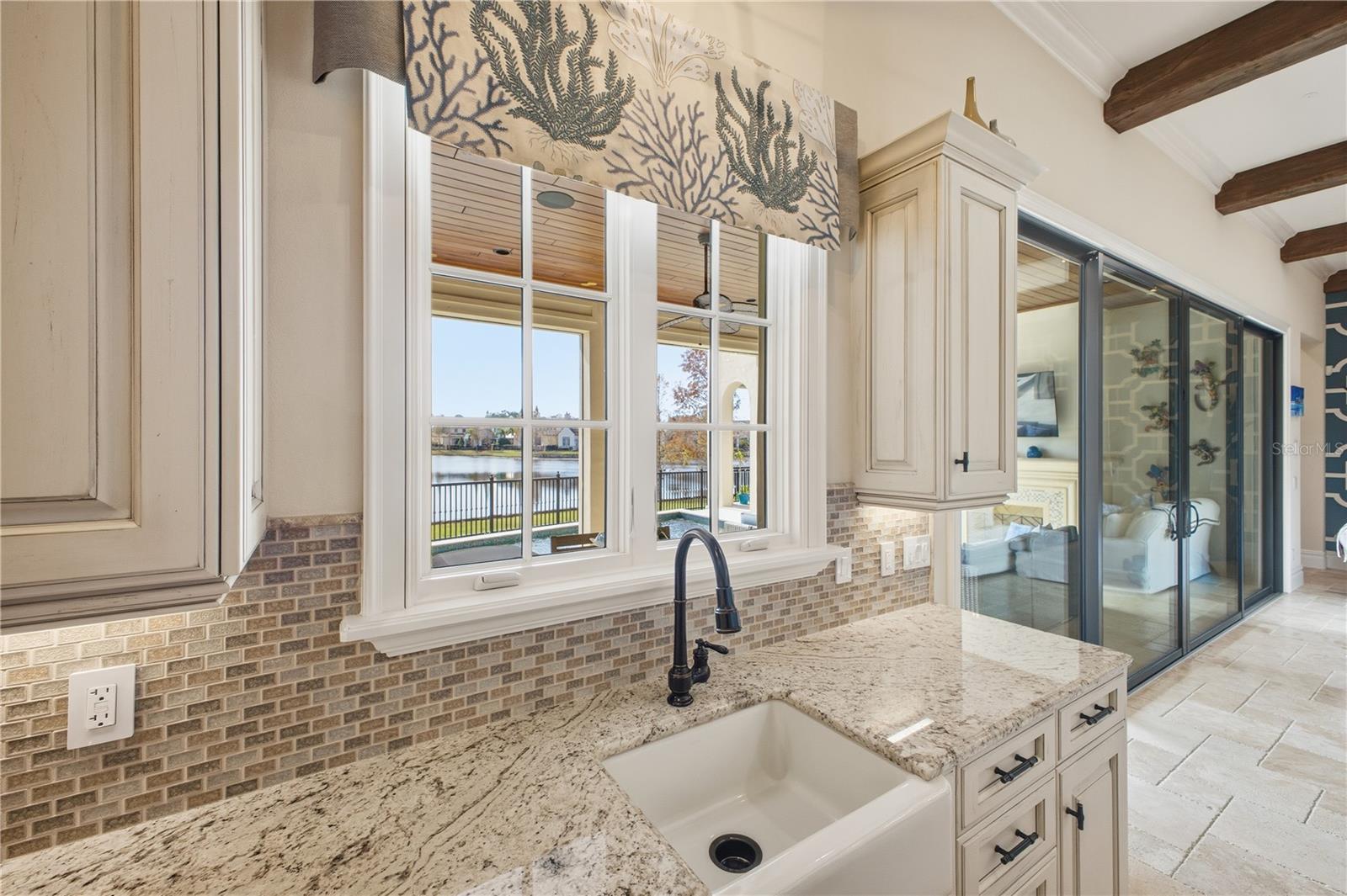 O6373084 Property Photo