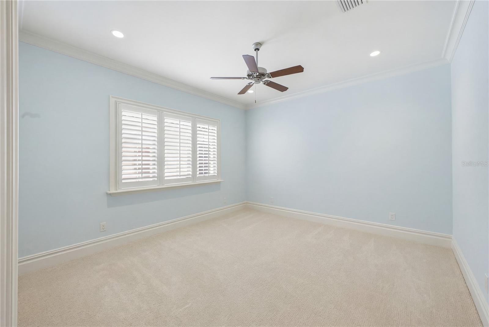 O6373084 Property Photo