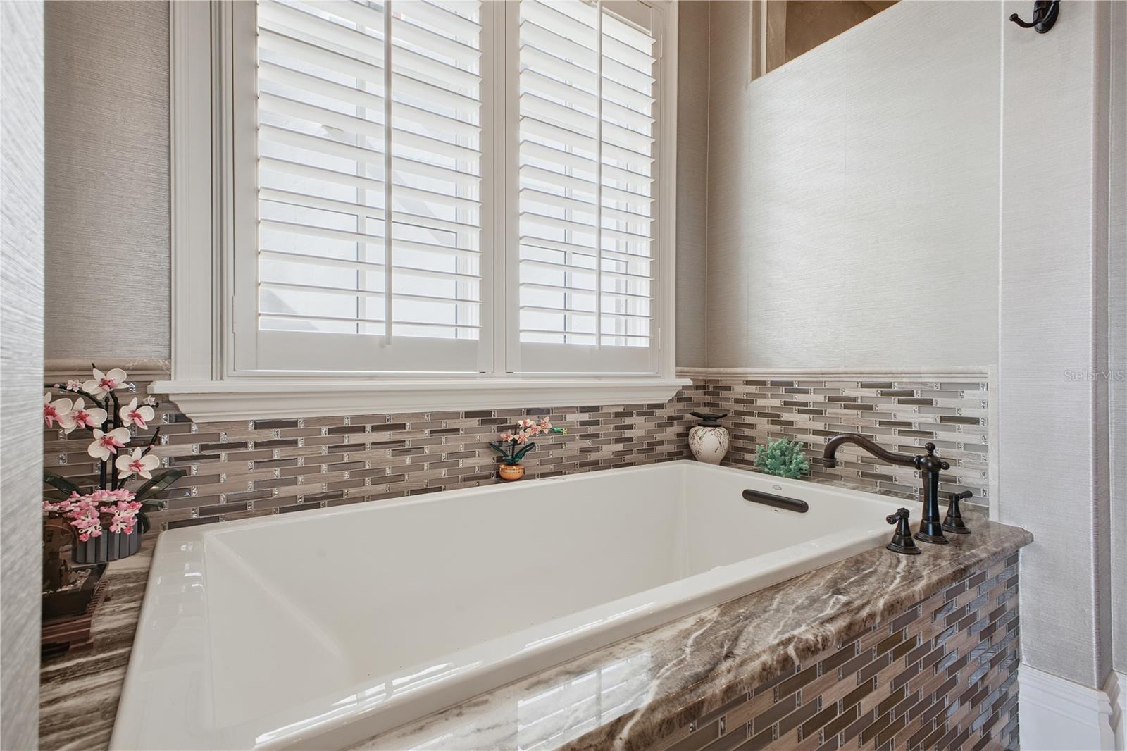 O6373084 Property Photo