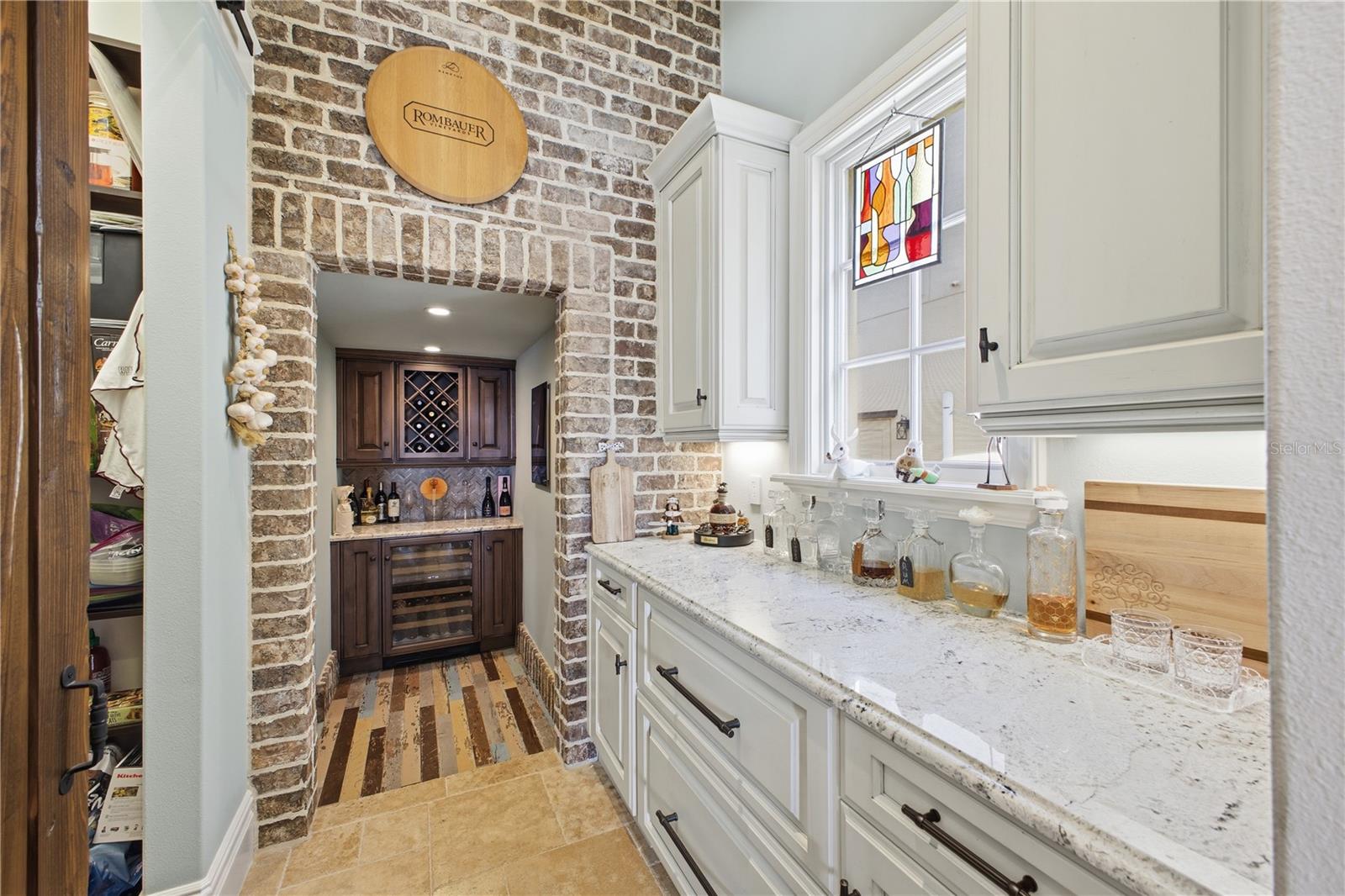 O6373084 Property Photo