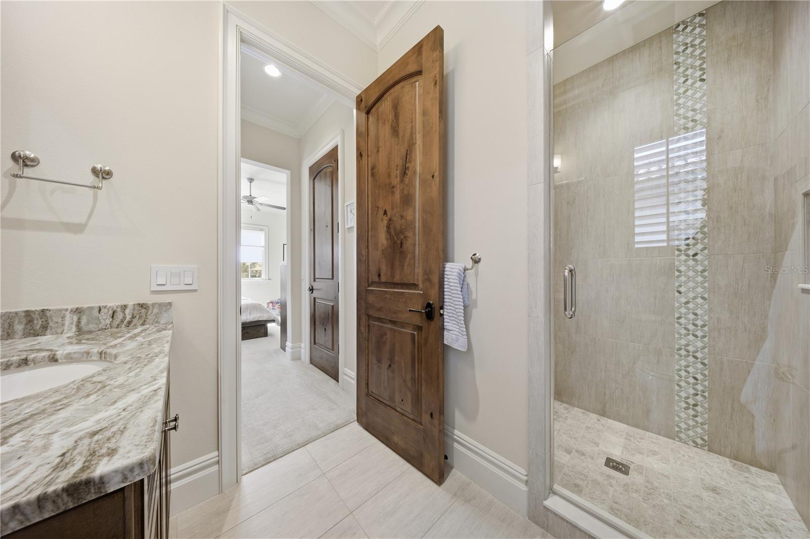 O6373084 Property Photo