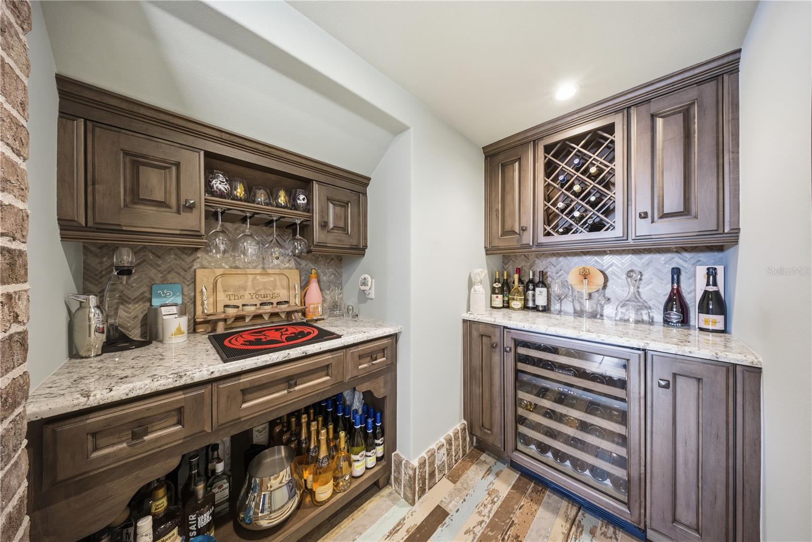 O6373084 Property Photo