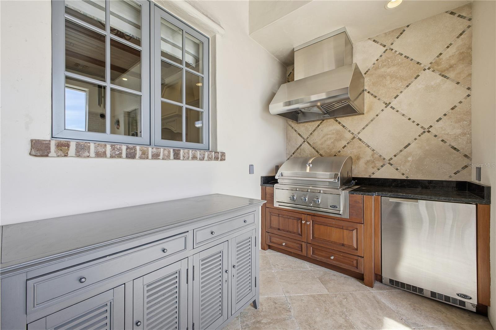 O6373084 Property Photo