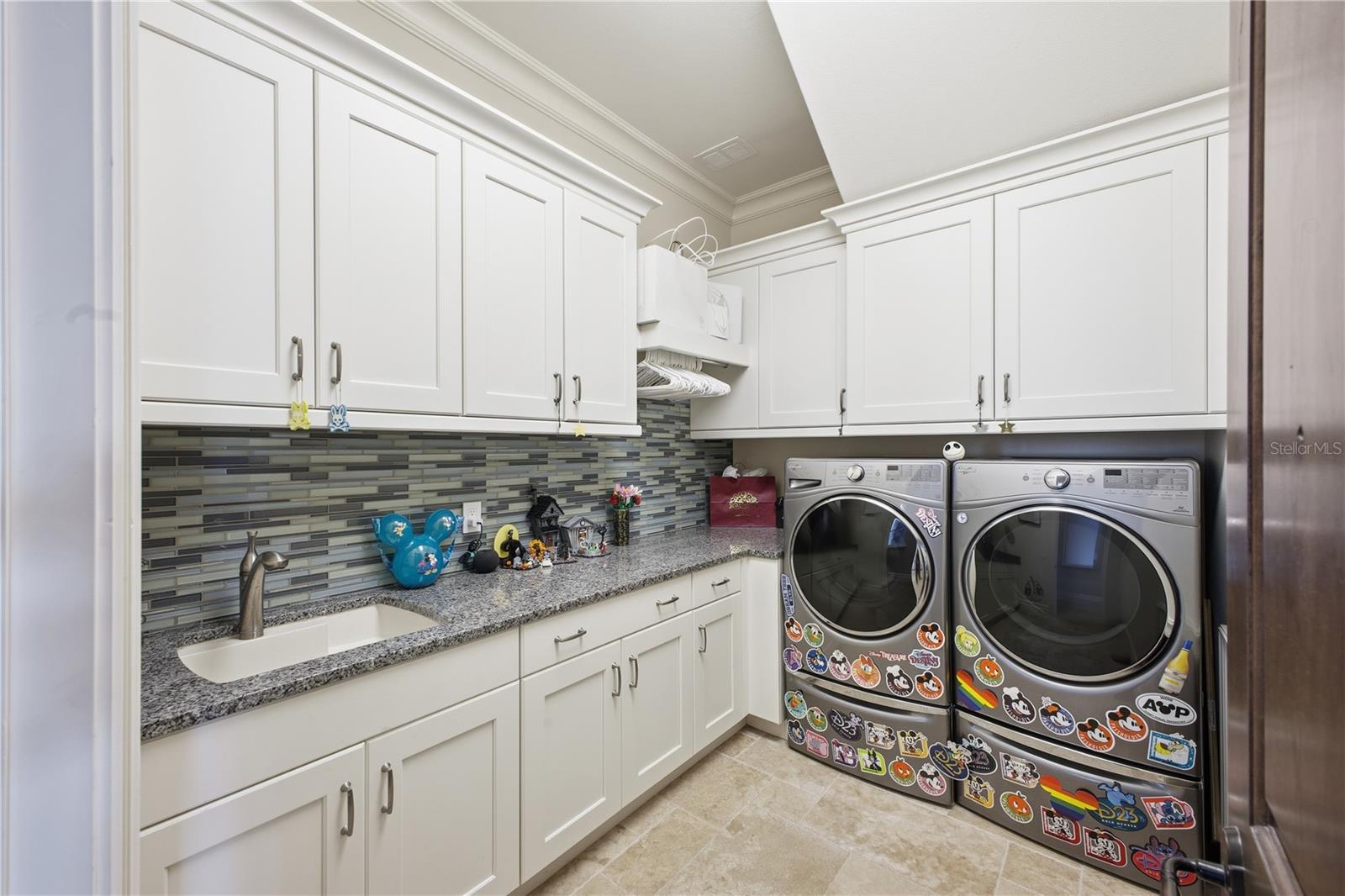 O6373084 Property Photo