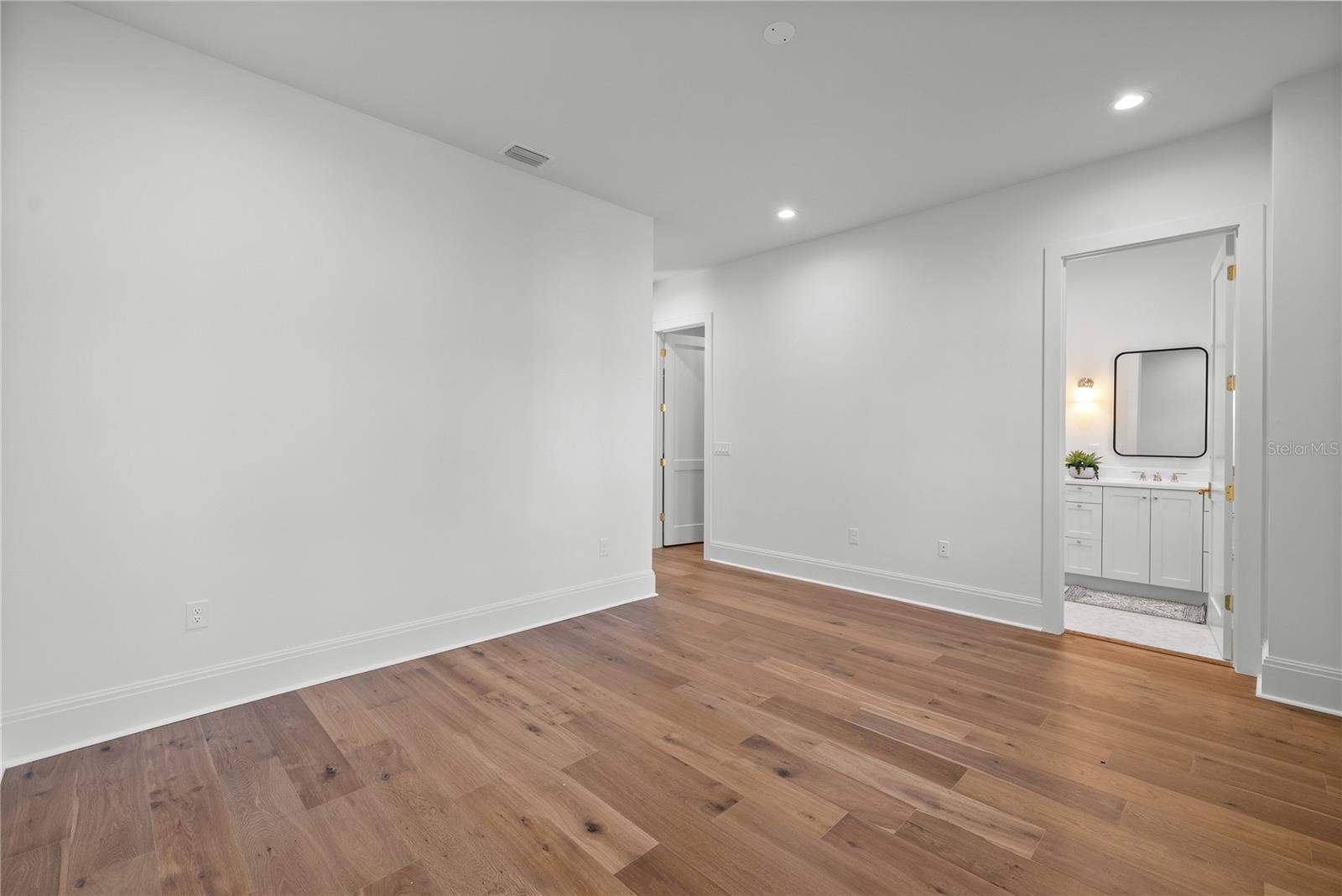 TB8463669 Property Photo