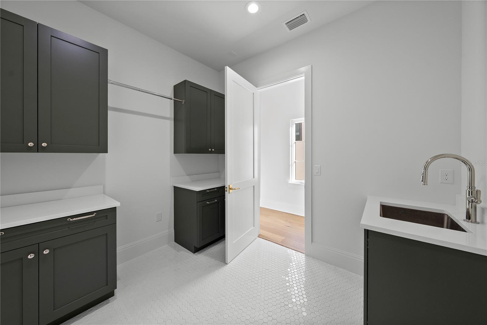 TB8463669 Property Photo