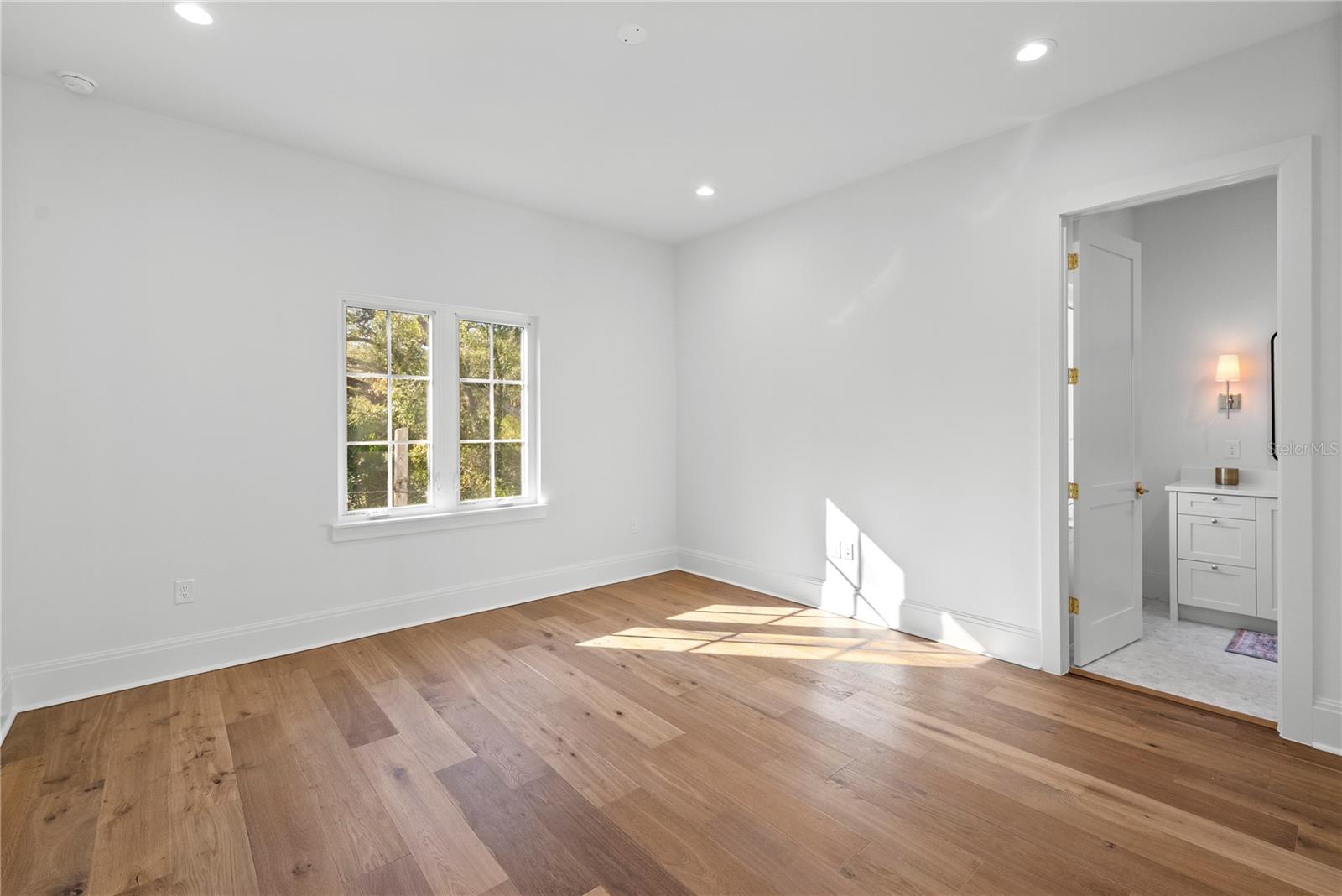 TB8463669 Property Photo