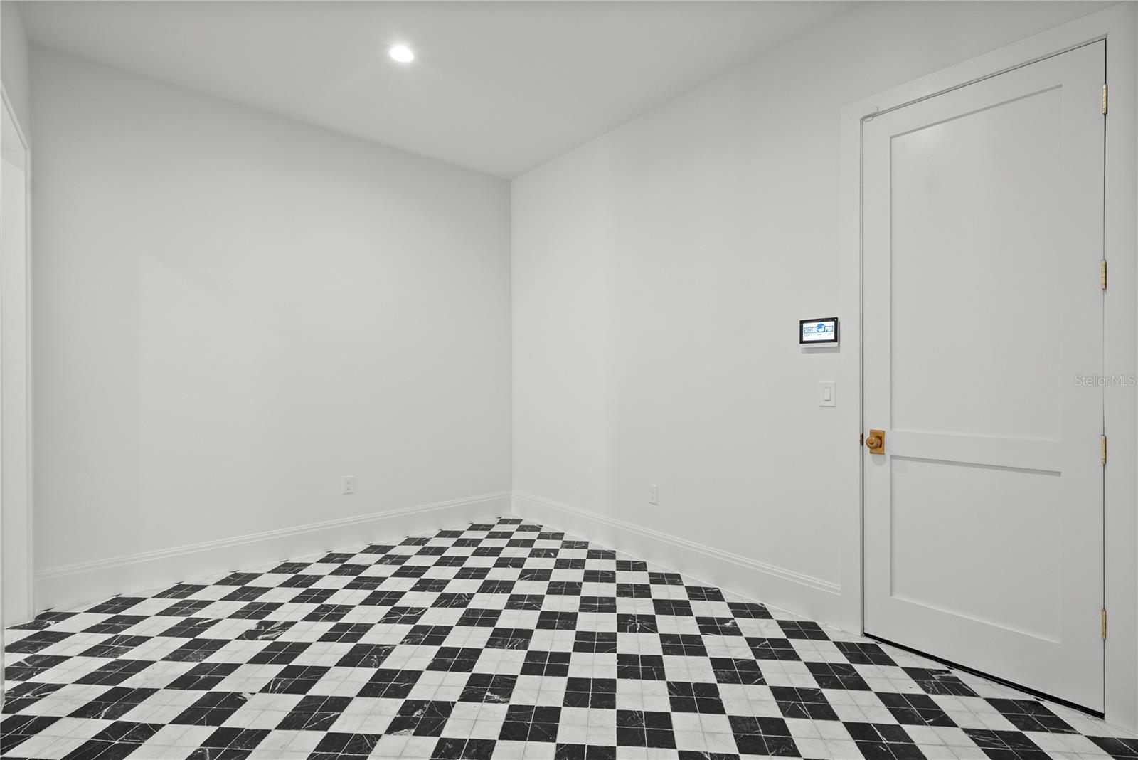 TB8463669 Property Photo