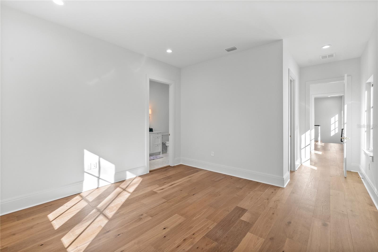 TB8463669 Property Photo