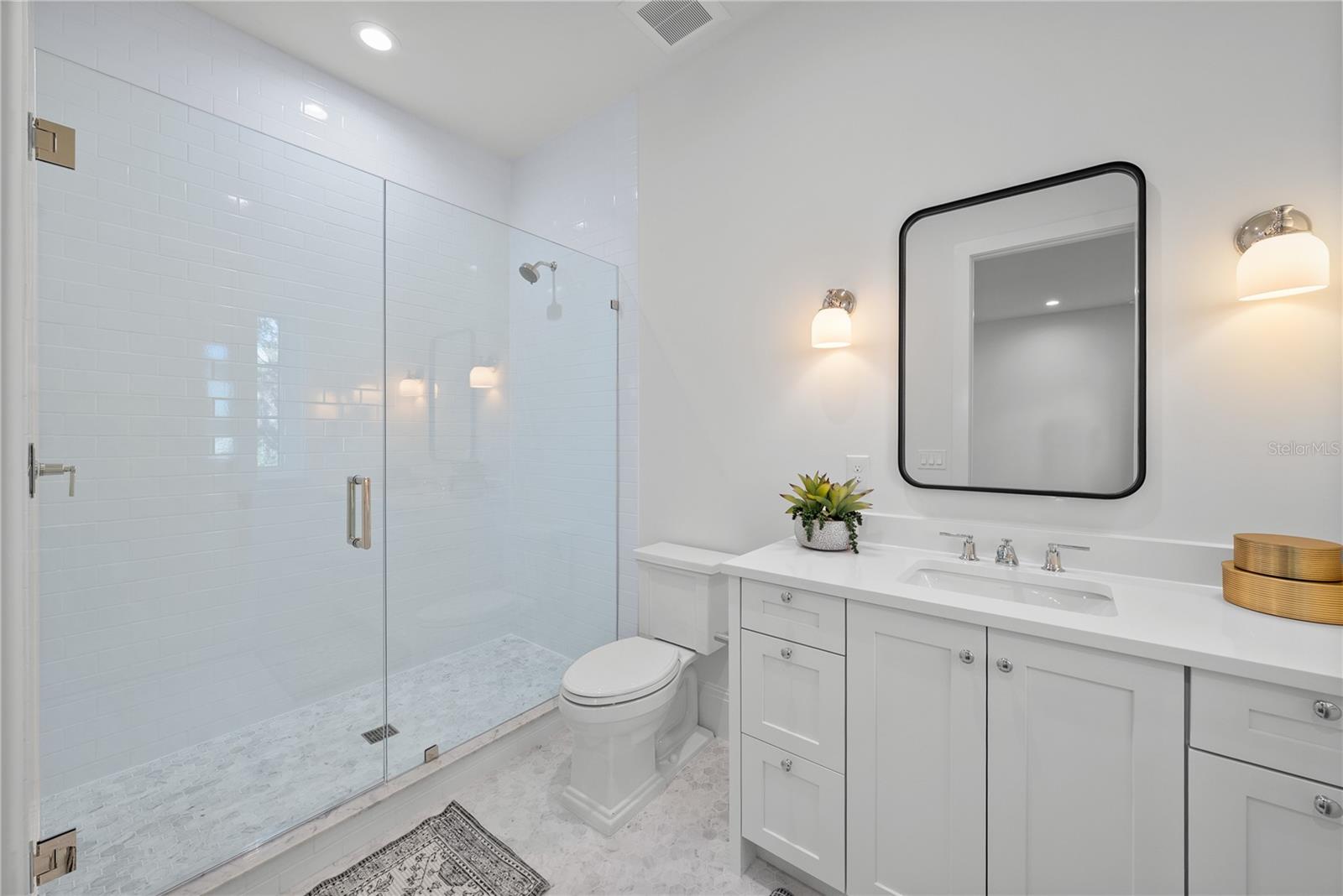 TB8463669 Property Photo