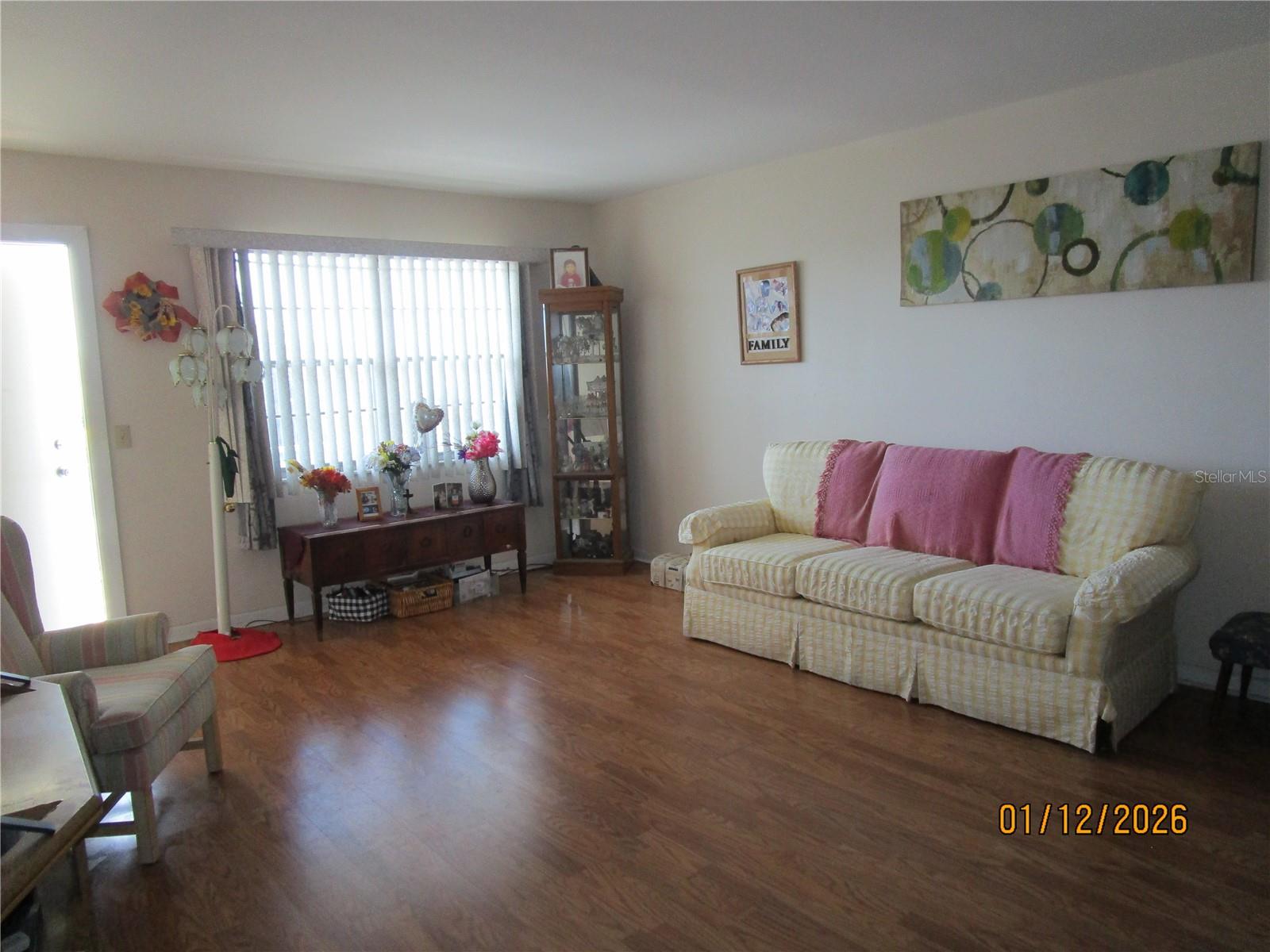 TB8463678 Property Photo