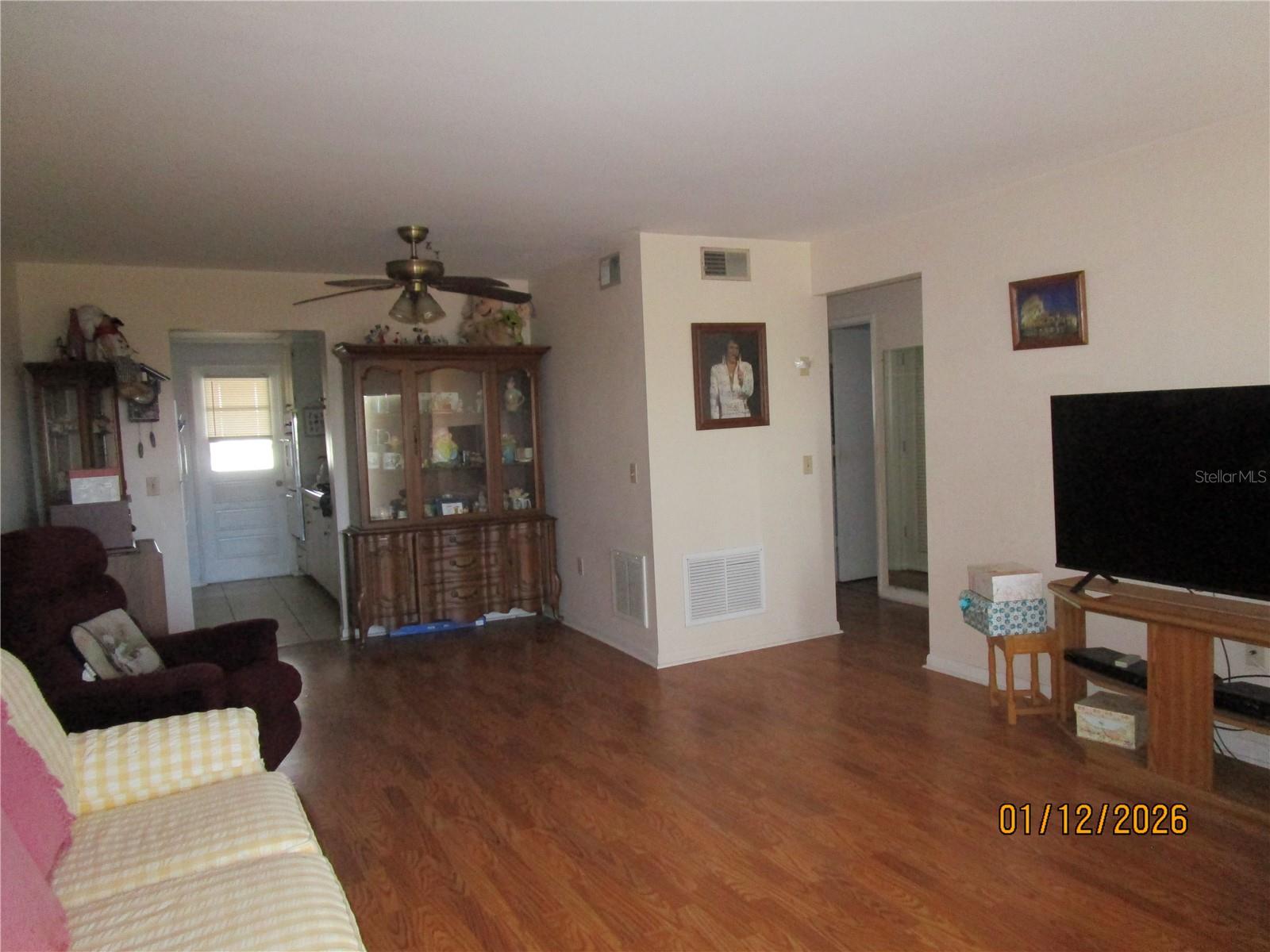 TB8463678 Property Photo