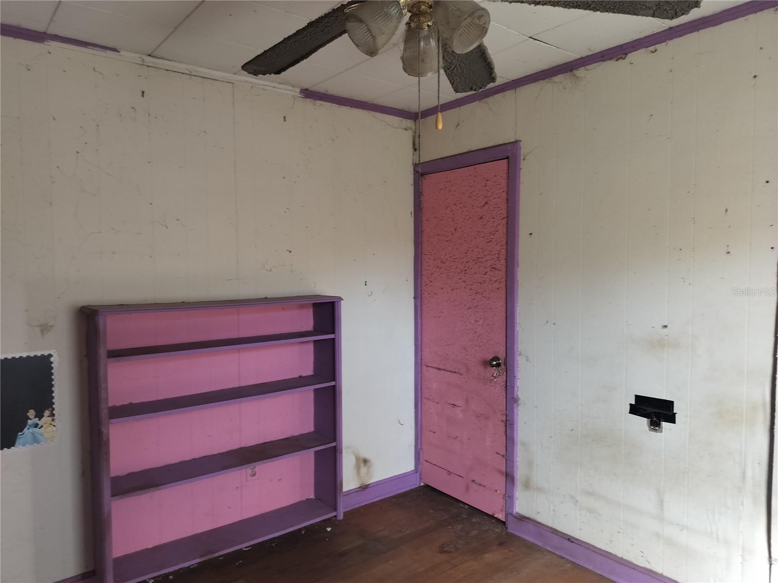 TB8463695 Property Photo