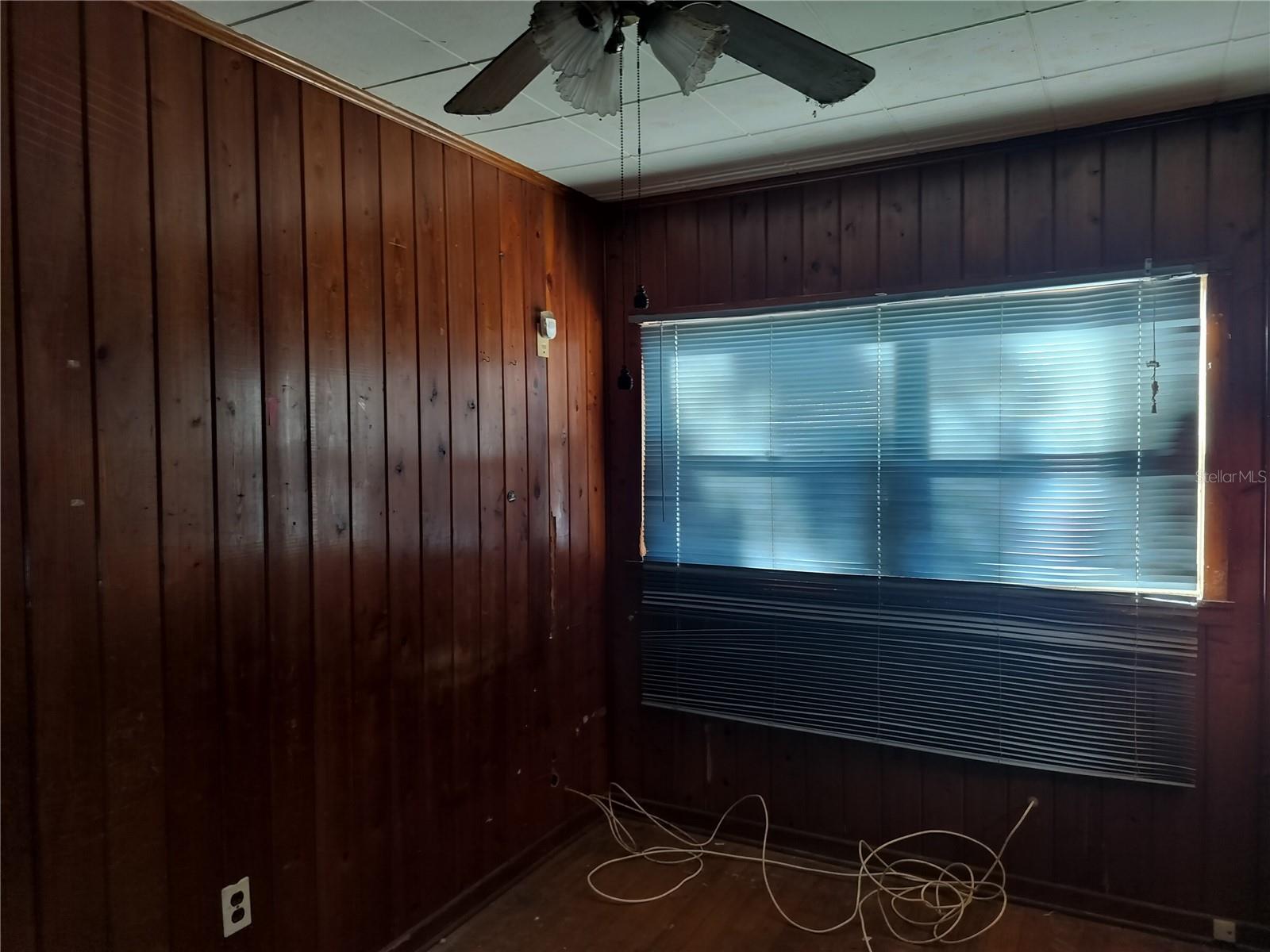 TB8463695 Property Photo