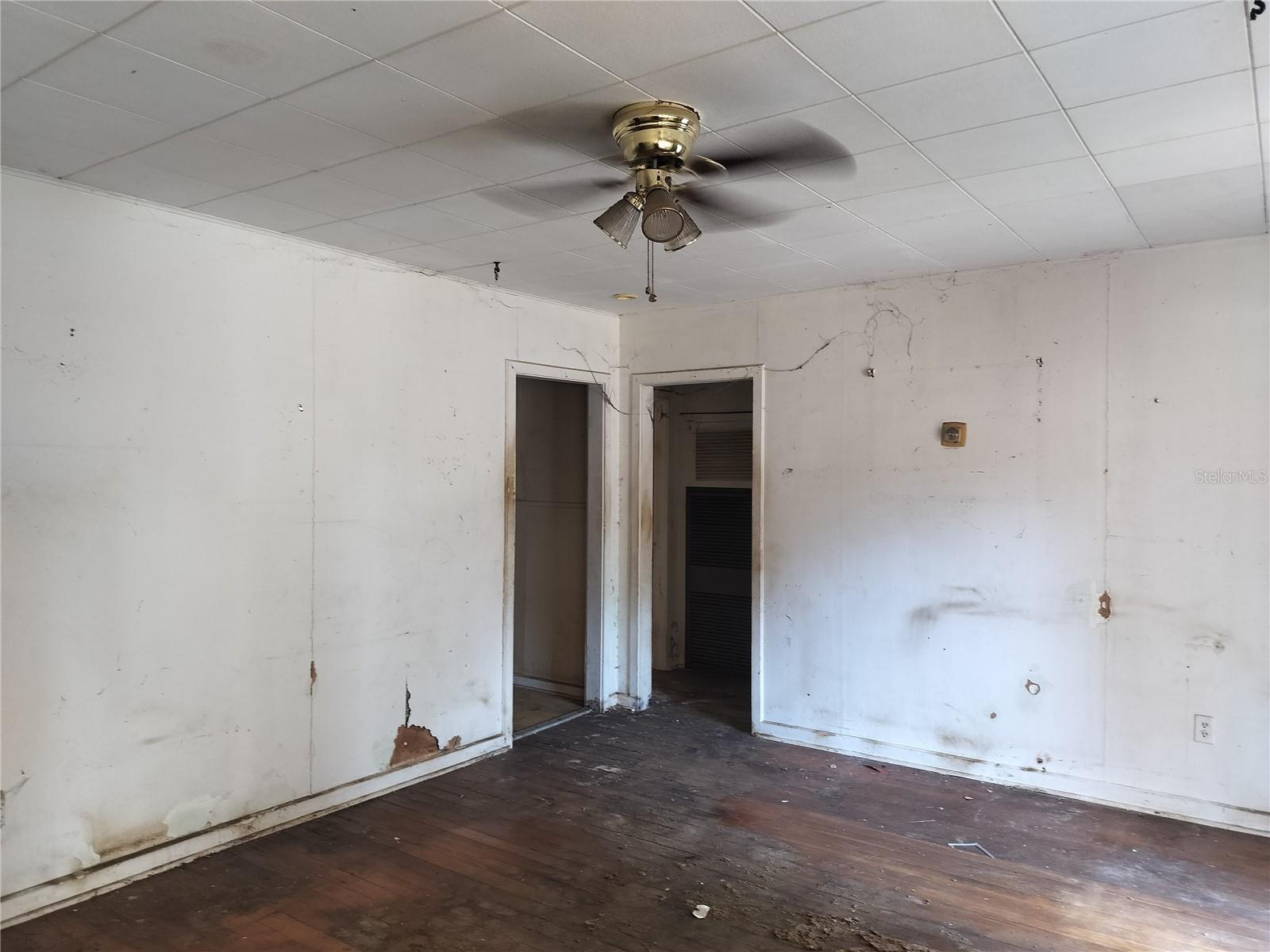 TB8463695 Property Photo