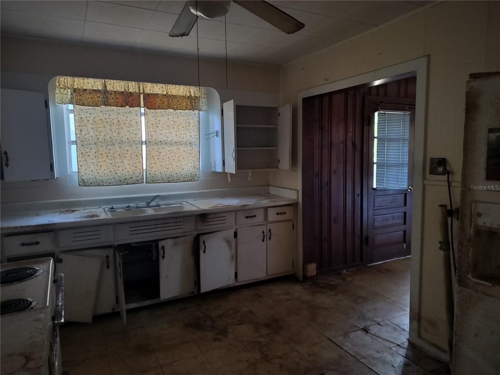 TB8463695 Property Photo