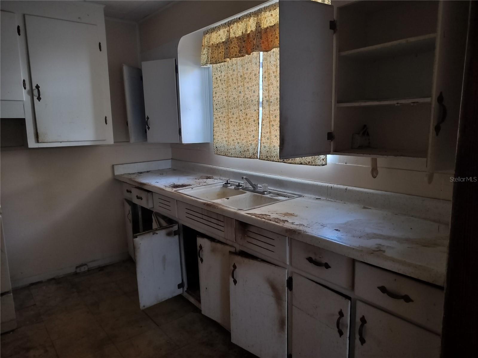 TB8463695 Property Photo