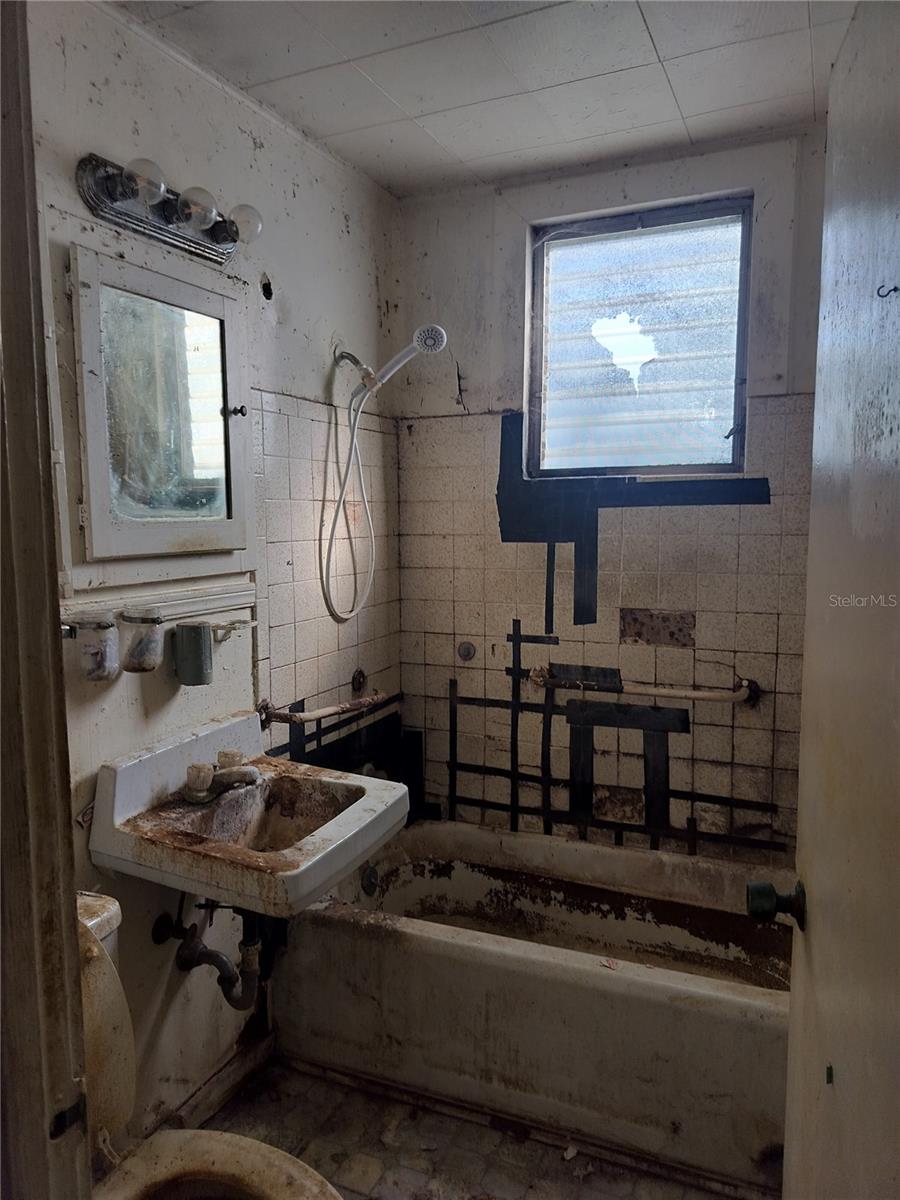 TB8463695 Property Photo