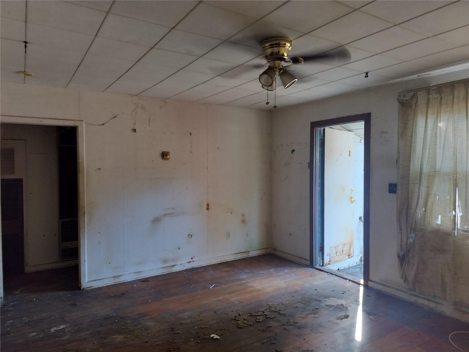 TB8463695 Property Photo