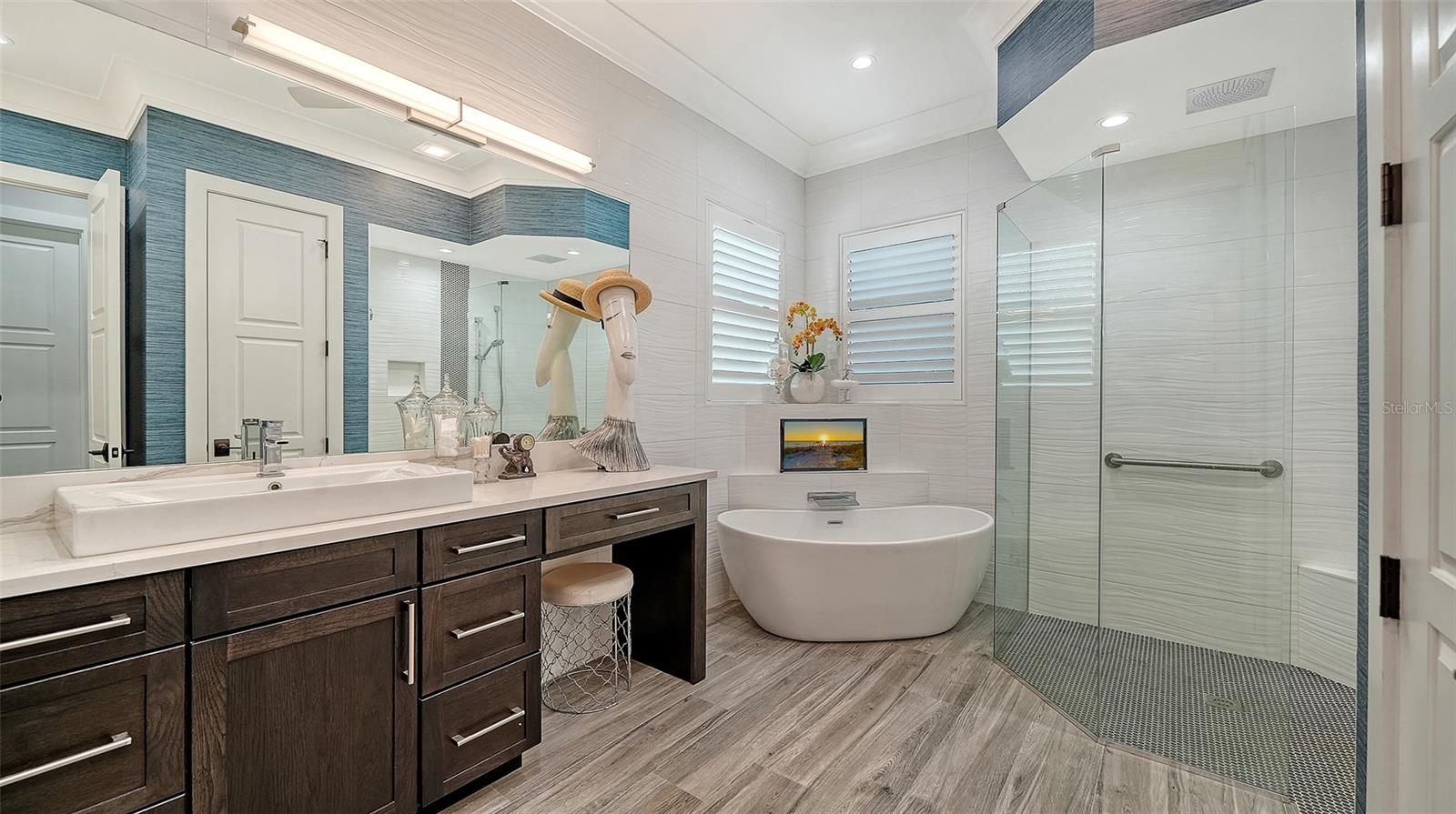 5326 SIESTA COVE DR, SARASOTA, FL, 34242