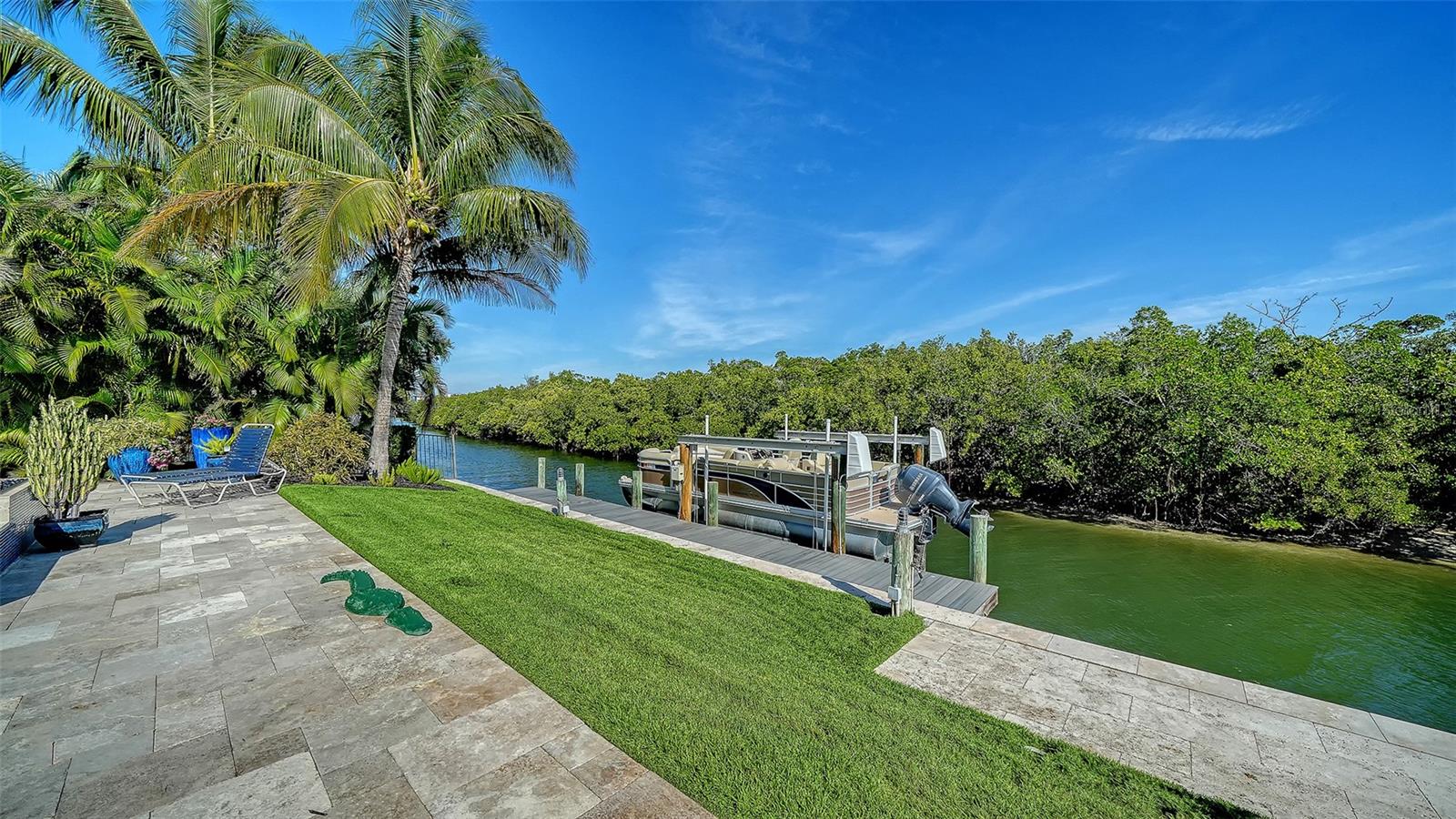 5326 SIESTA COVE DR, SARASOTA, FL, 34242