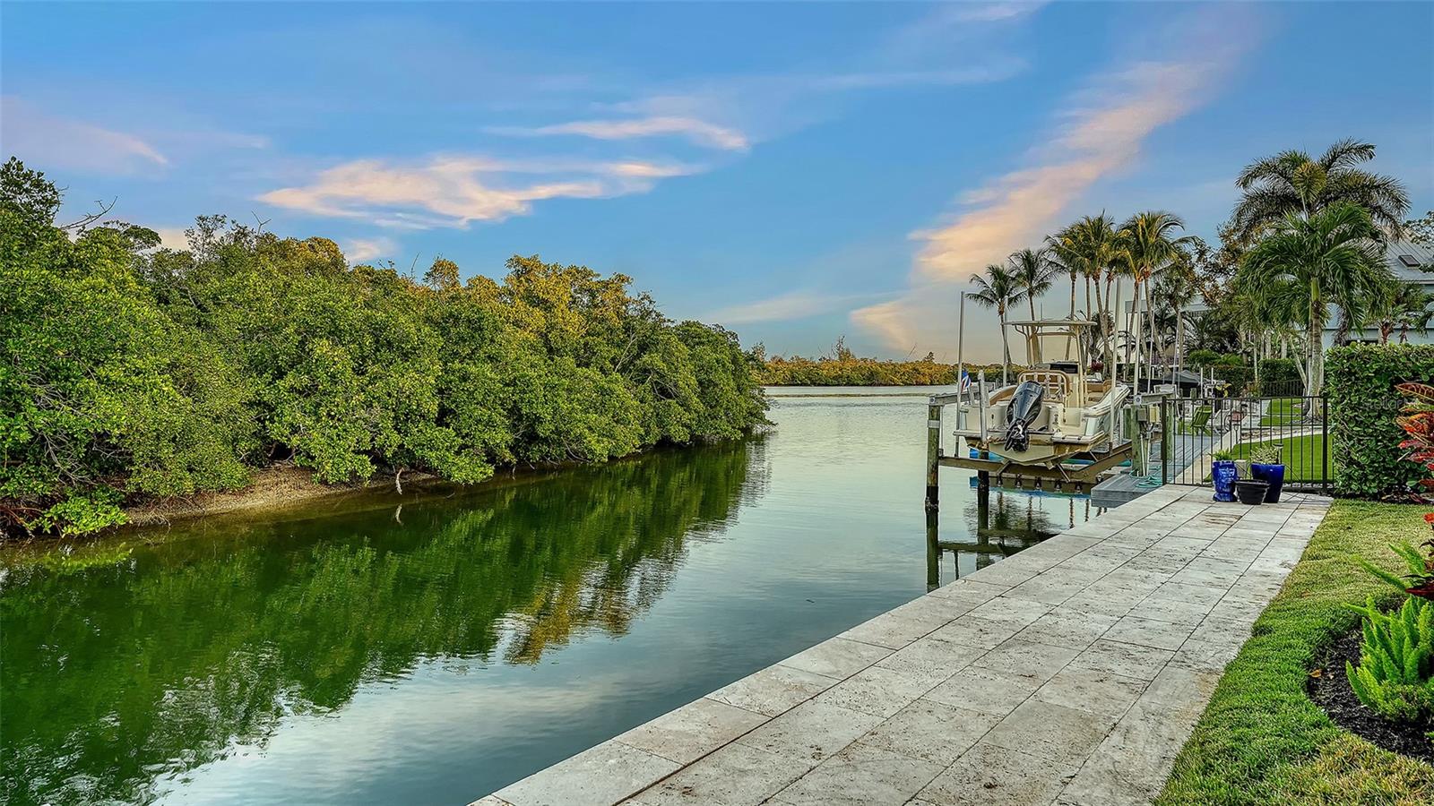 5326 SIESTA COVE DR, SARASOTA, FL, 34242