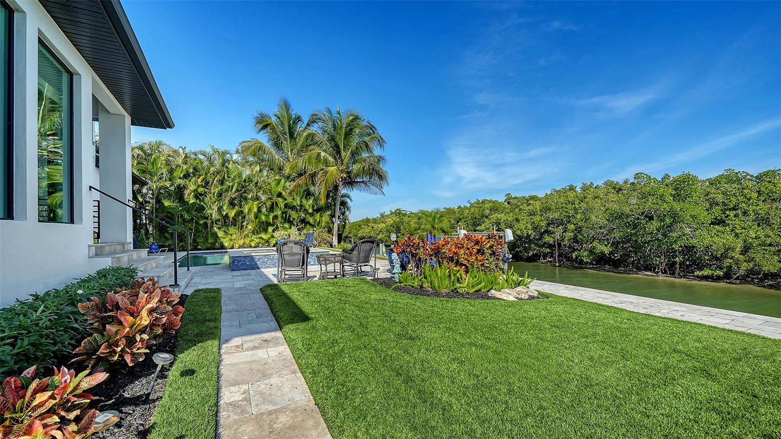 5326 SIESTA COVE DR, SARASOTA, FL, 34242