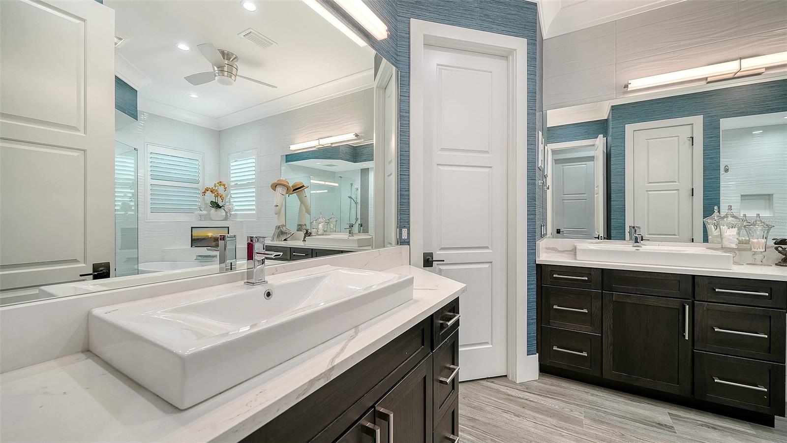 5326 SIESTA COVE DR, SARASOTA, FL, 34242