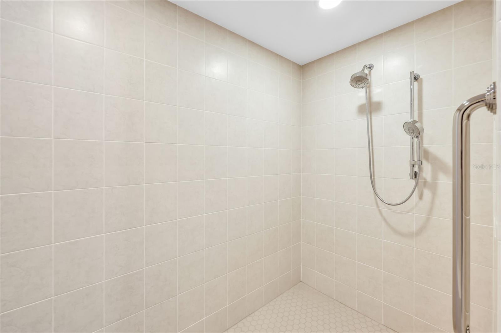 C7520087 Property Photo