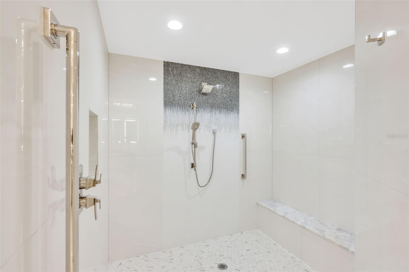 C7520087 Property Photo