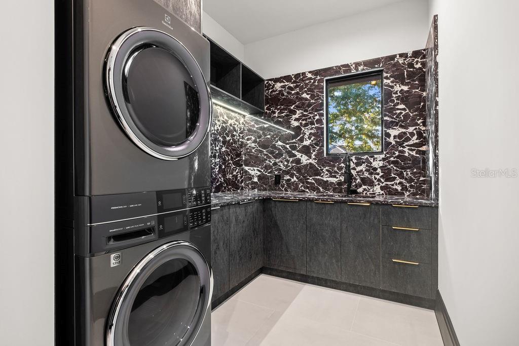 O6373191 Property Photo