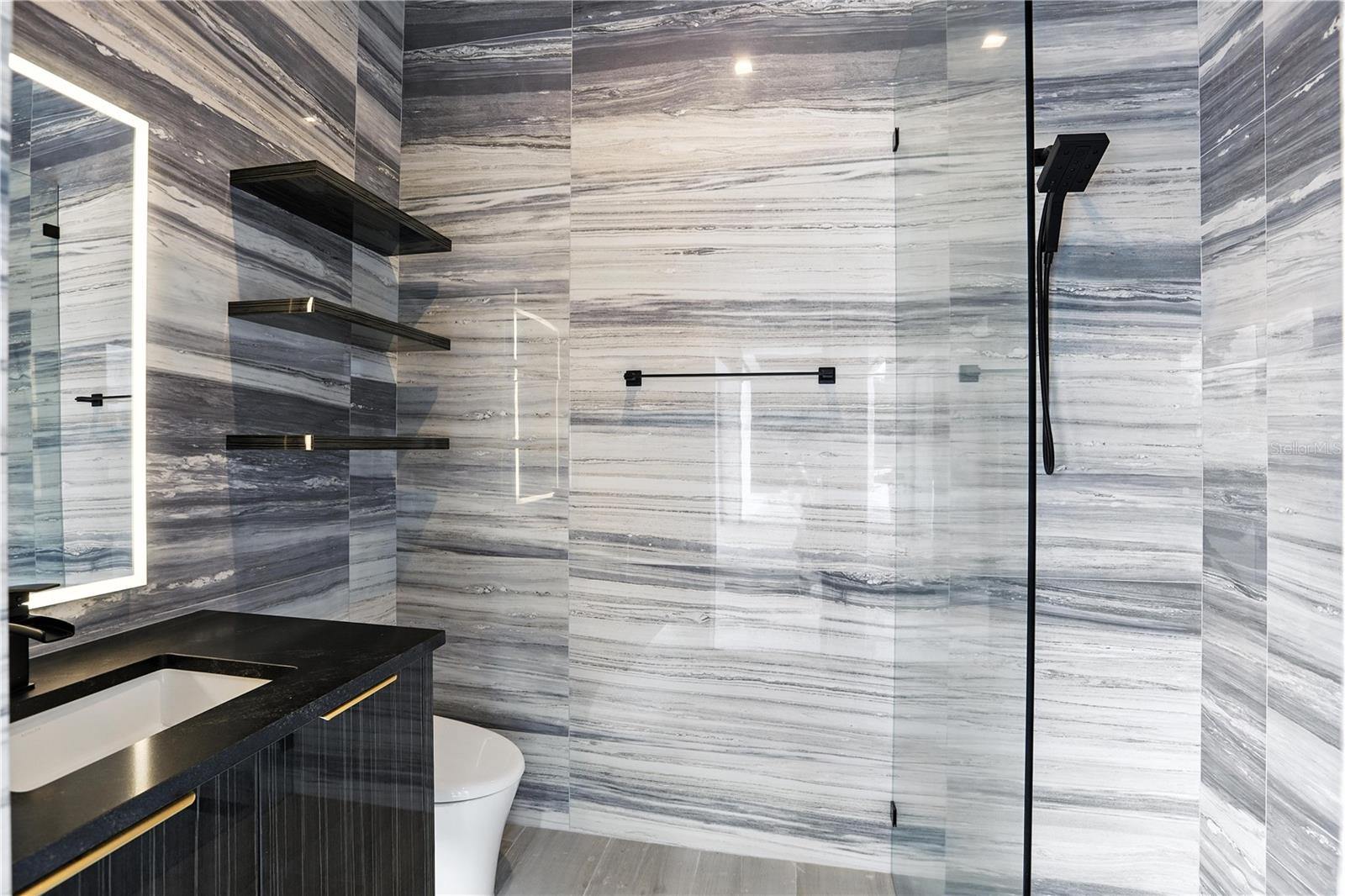 O6373191 Property Photo