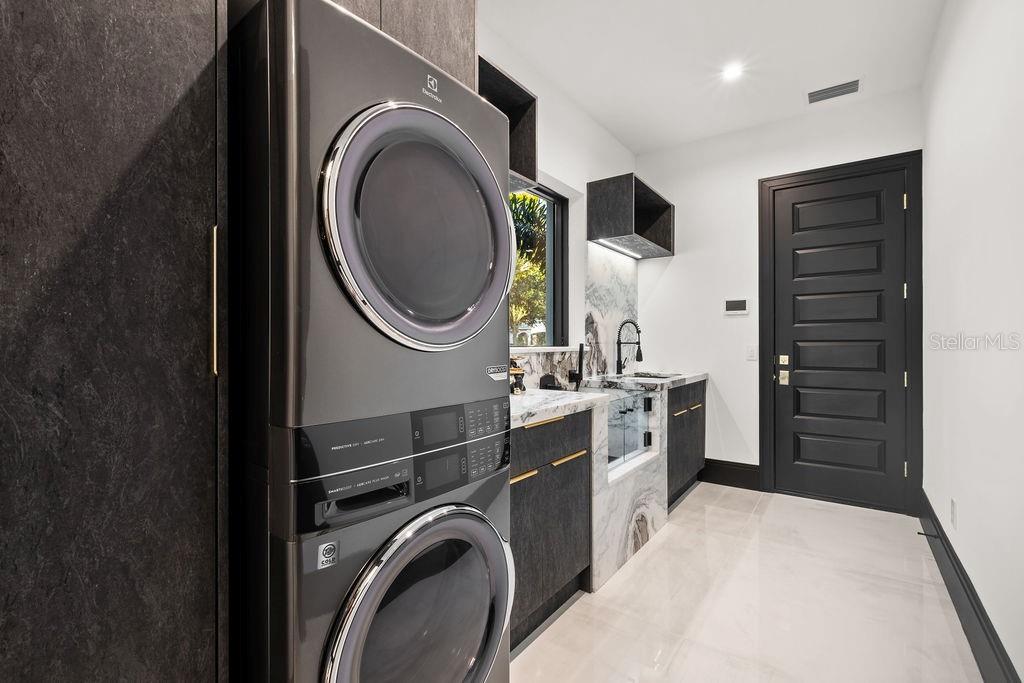 O6373191 Property Photo