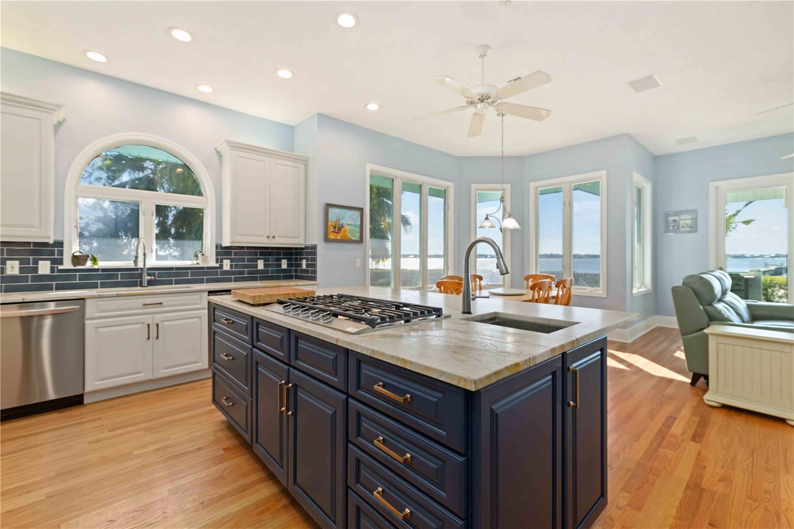 A4678042 Property Photo