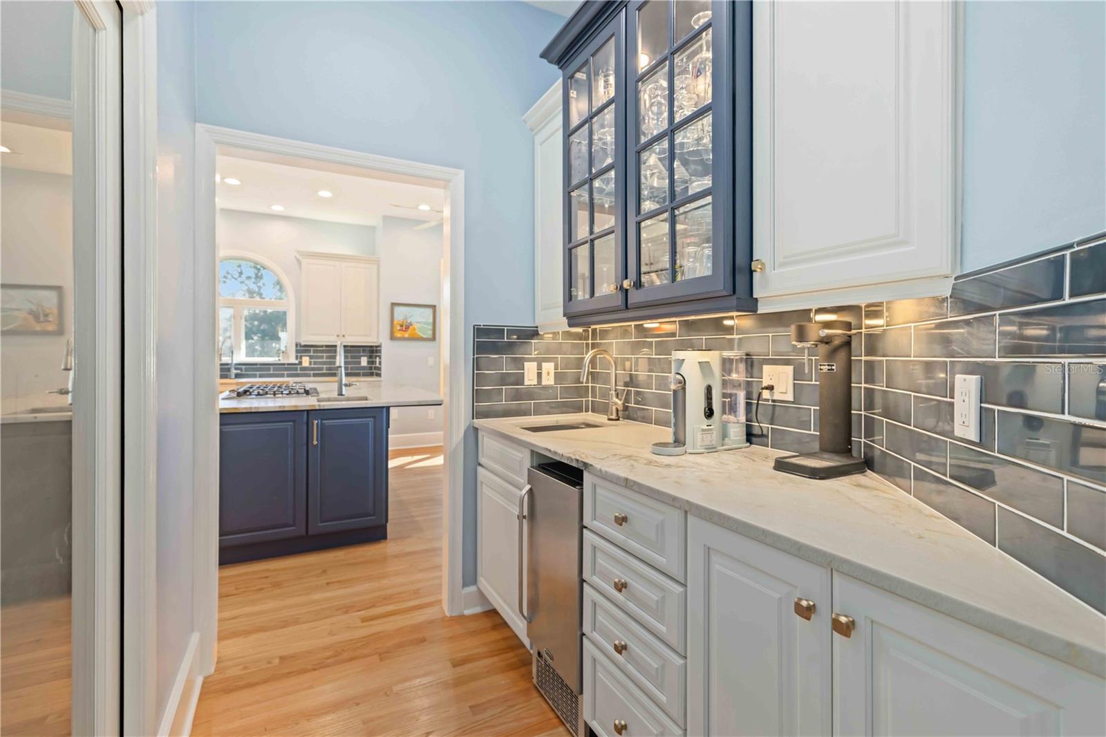 A4678042 Property Photo