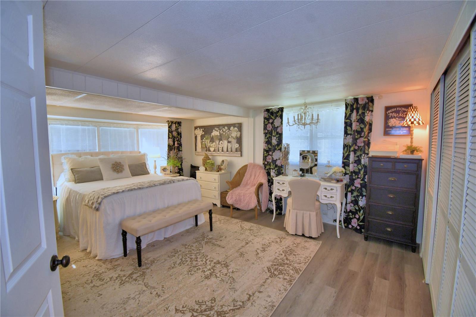 P4937515 Property Photo