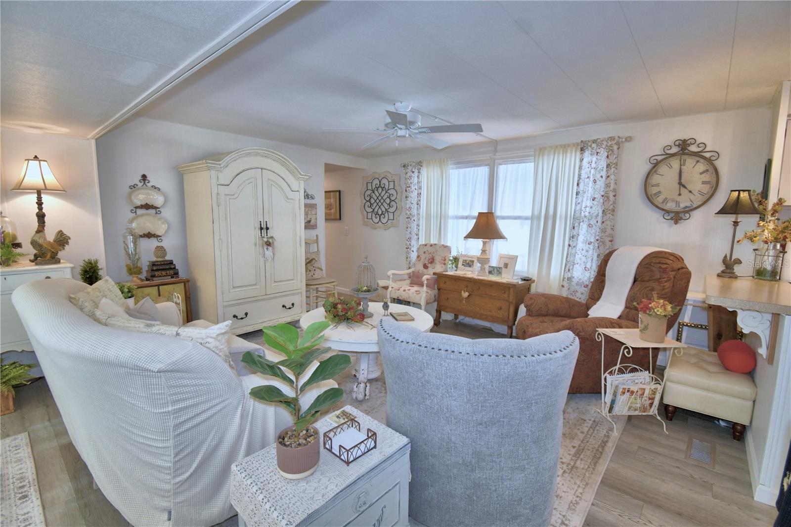 P4937515 Property Photo