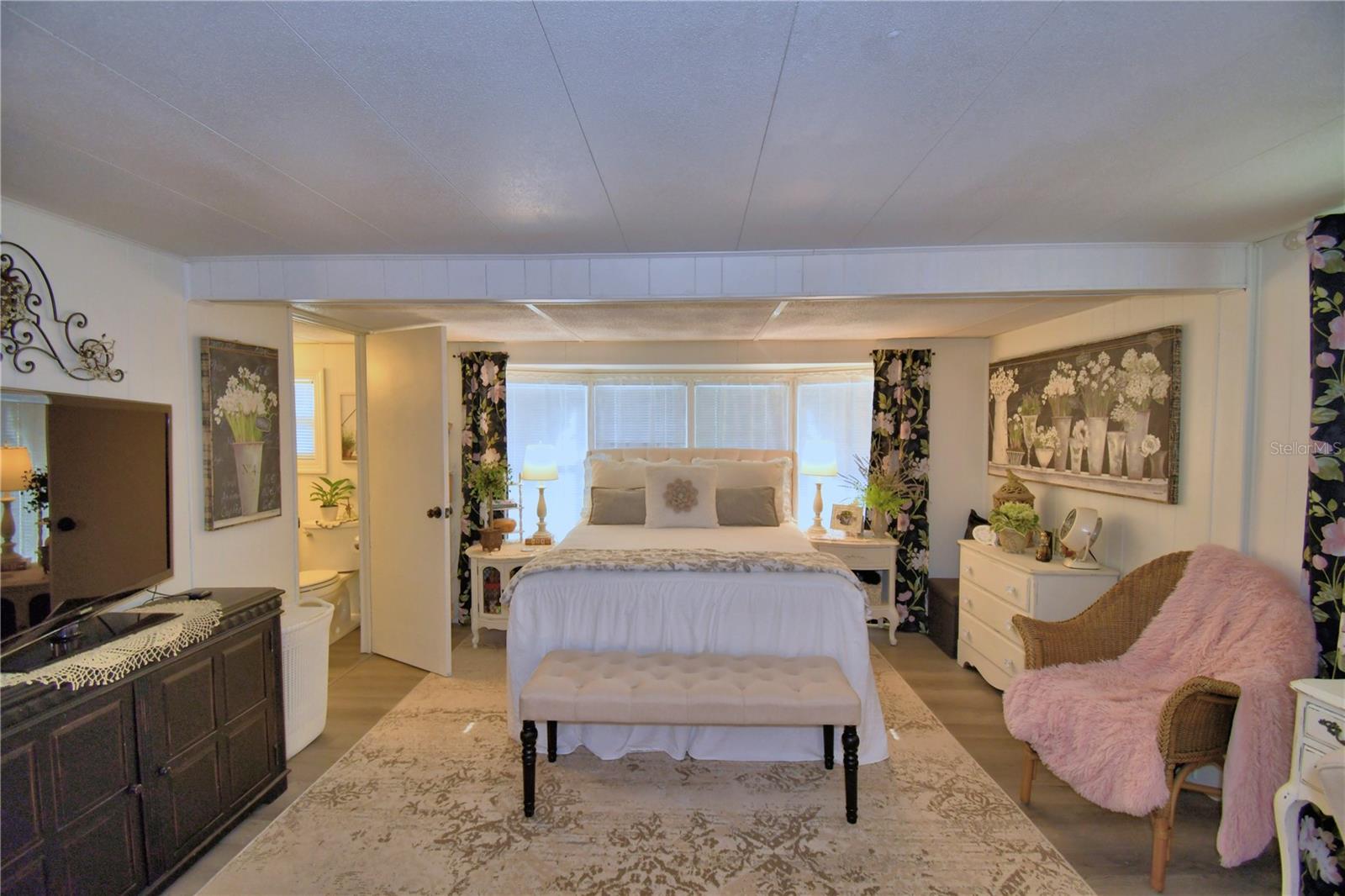 P4937515 Property Photo