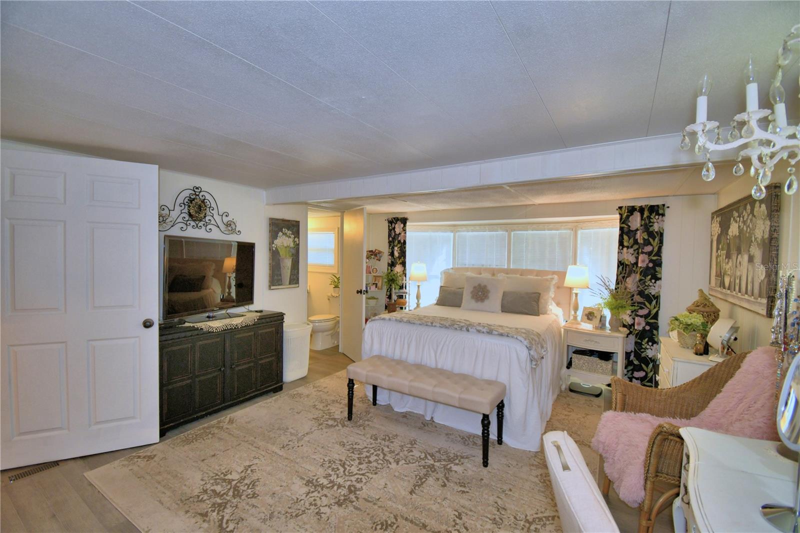 P4937515 Property Photo