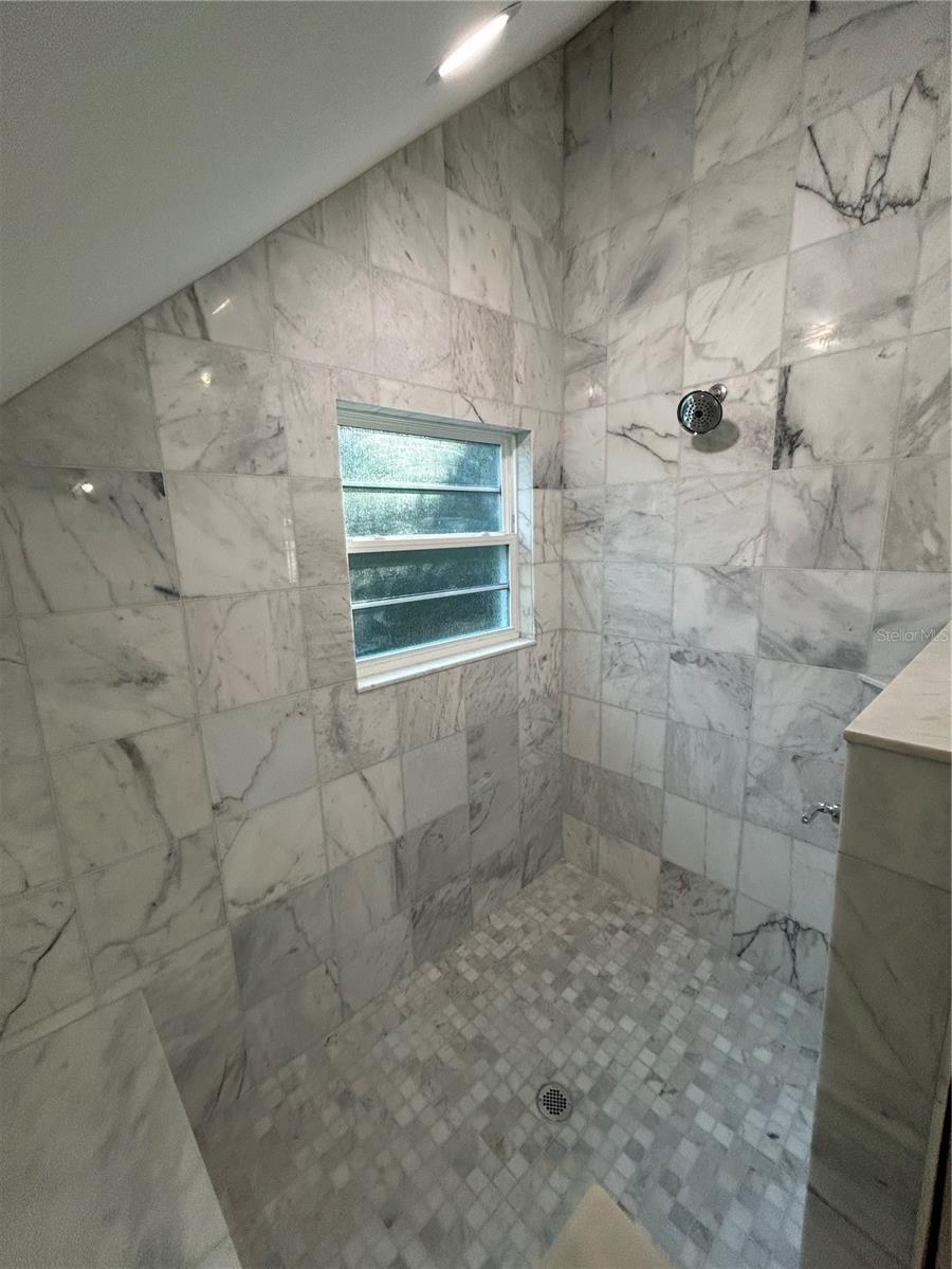 1027 NW 11TH AVE, GAINESVILLE, FL, 32601