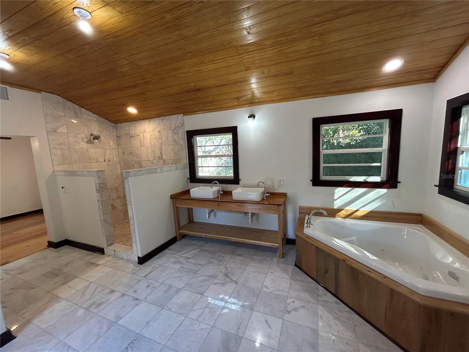 1027 NW 11TH AVE, GAINESVILLE, FL, 32601