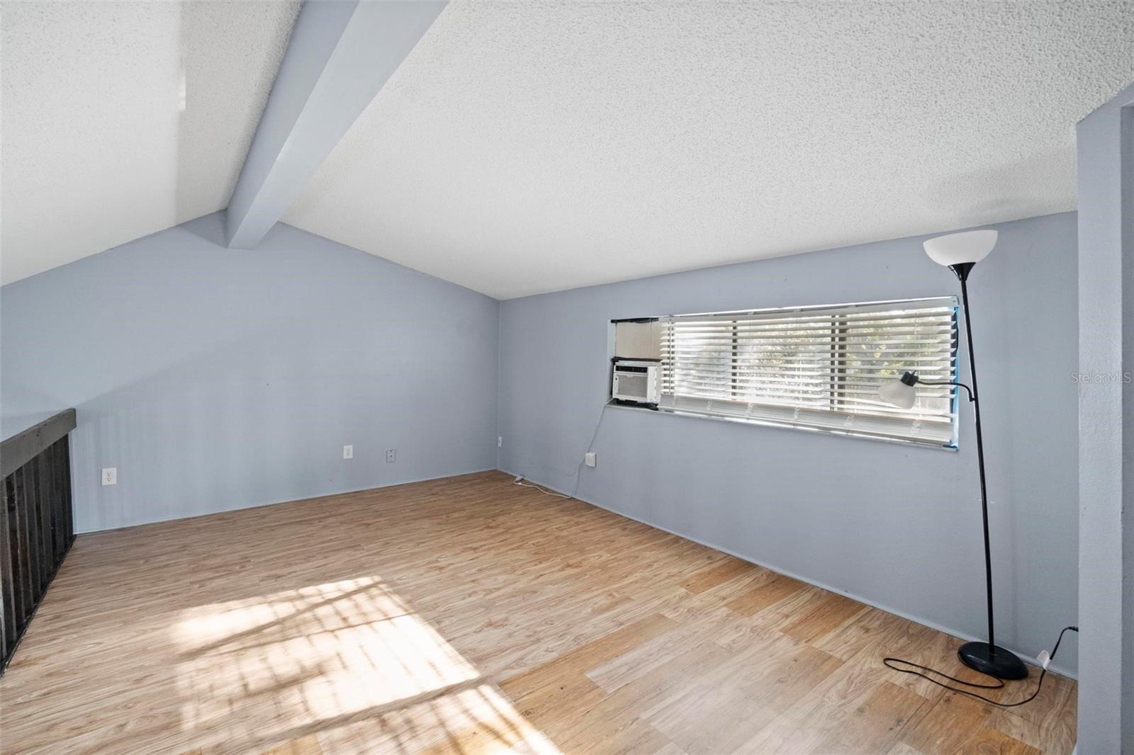 TB8464037 Property Photo