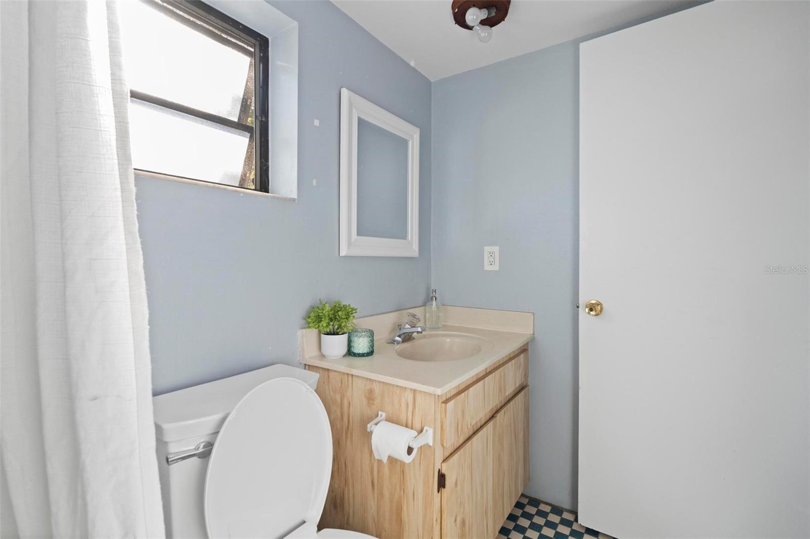 TB8464037 Property Photo