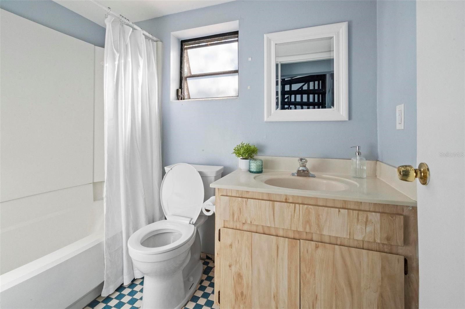 TB8464037 Property Photo