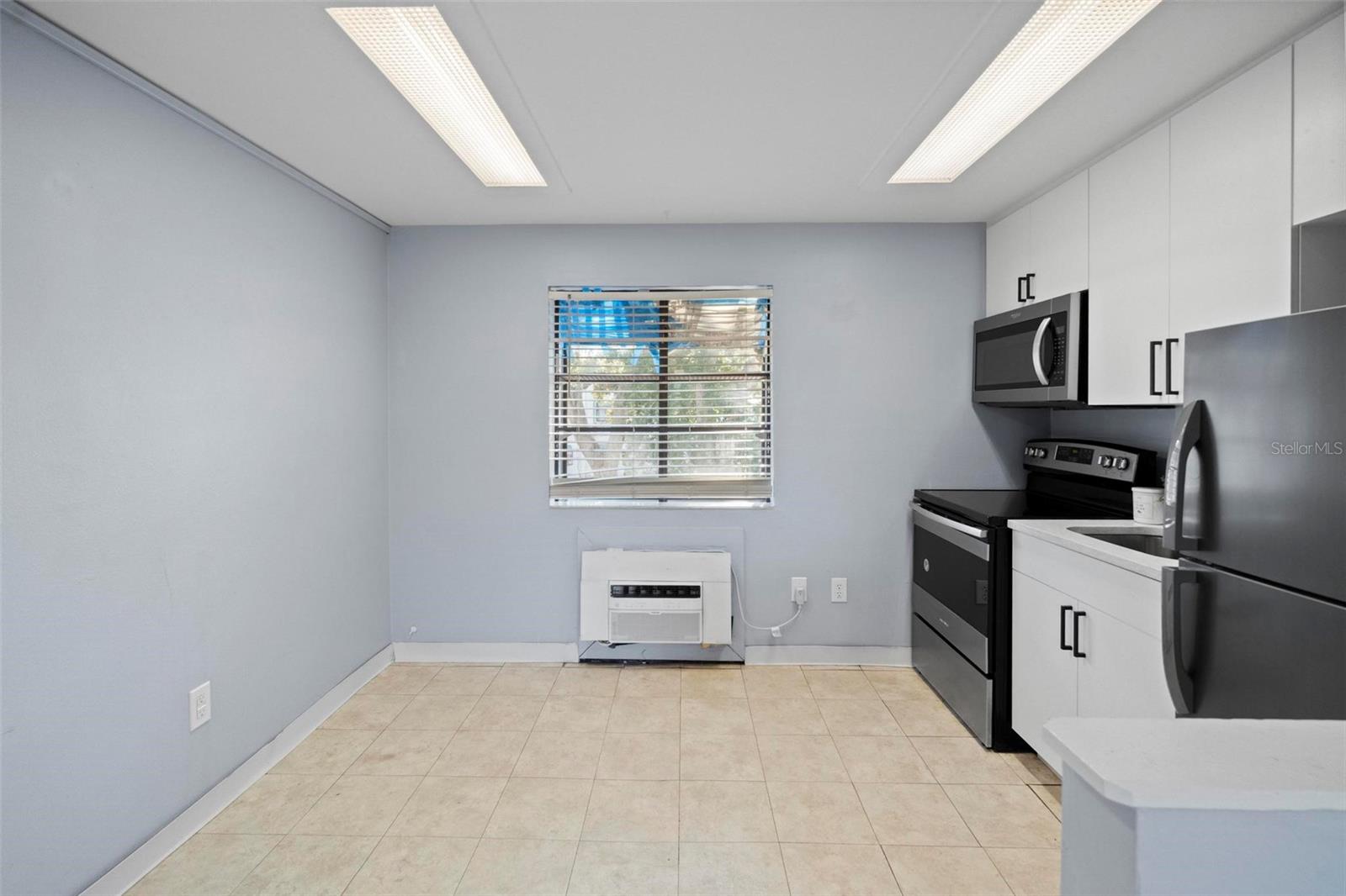 TB8464037 Property Photo