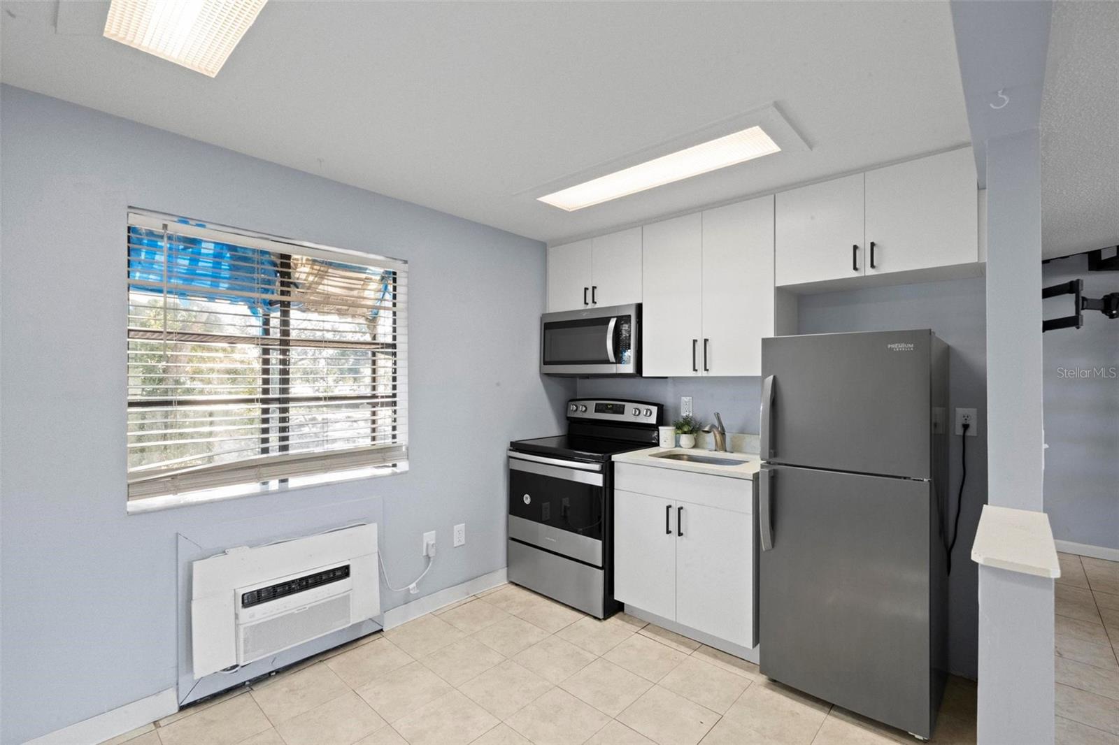 TB8464037 Property Photo