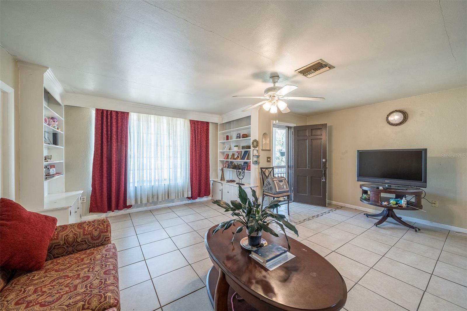 708 N SAINT CLAIR ABRAMS AVE, TAVARES, FL, 32778